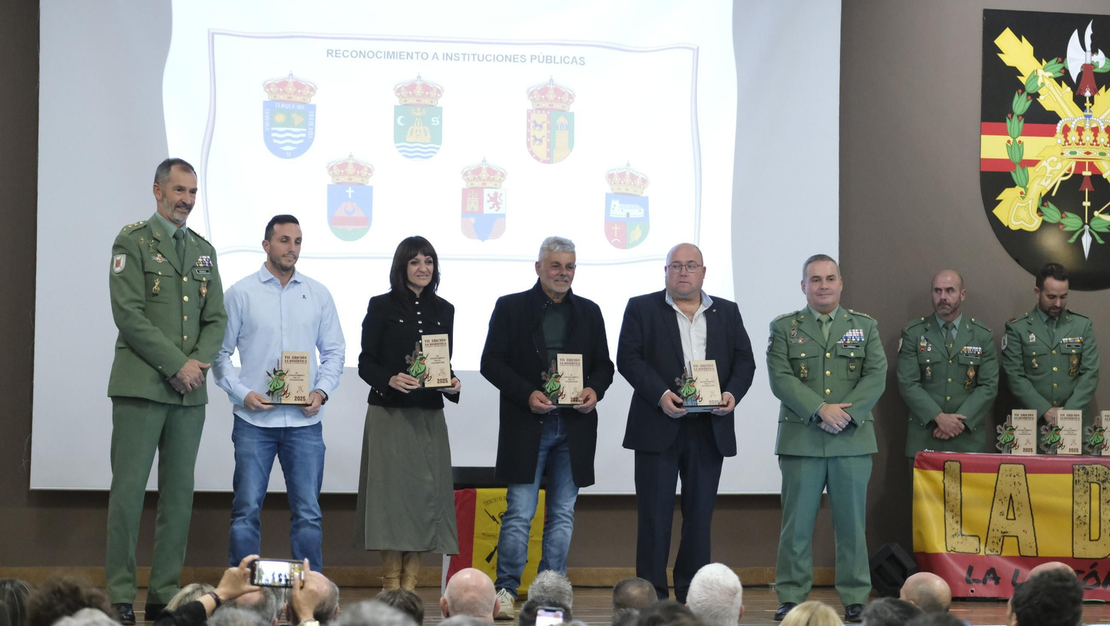 La Legión Española rinde tributo a los 'desérticos' en su gala, en imágenes