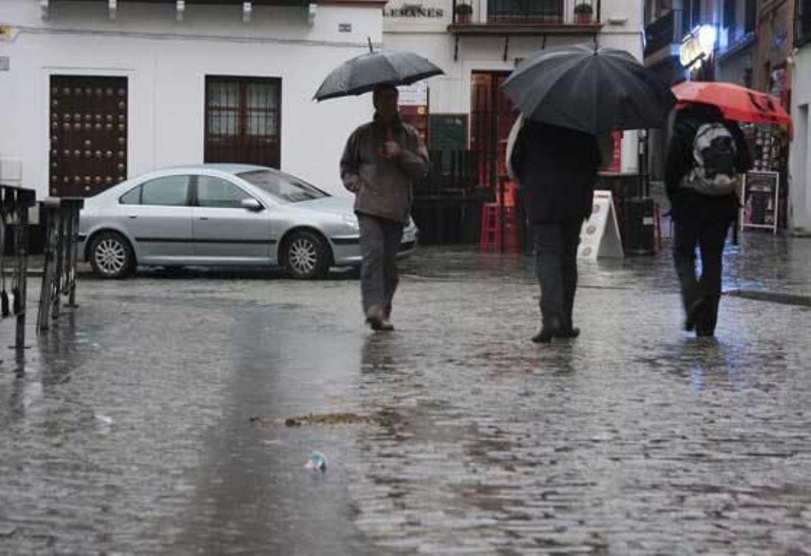 Las intensas precipitaciones obligaron a declarar la alerta amarilla en Sevilla.

Foto: Victoria Hidalgo