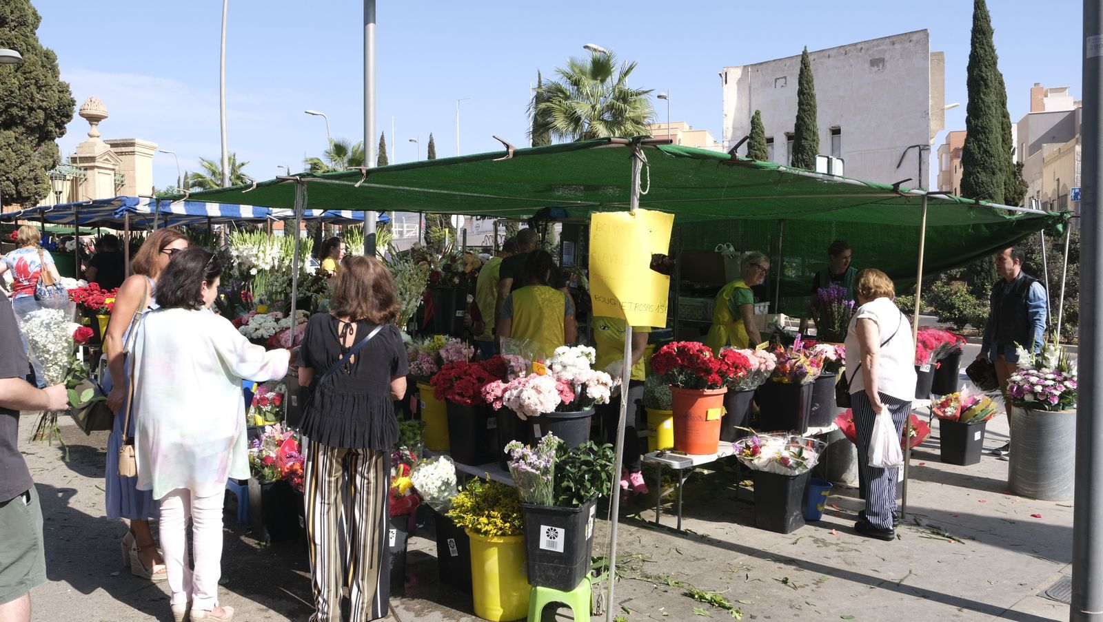 Imágenes del Día de Todos los Santos en el Cementerio de San José de Almería