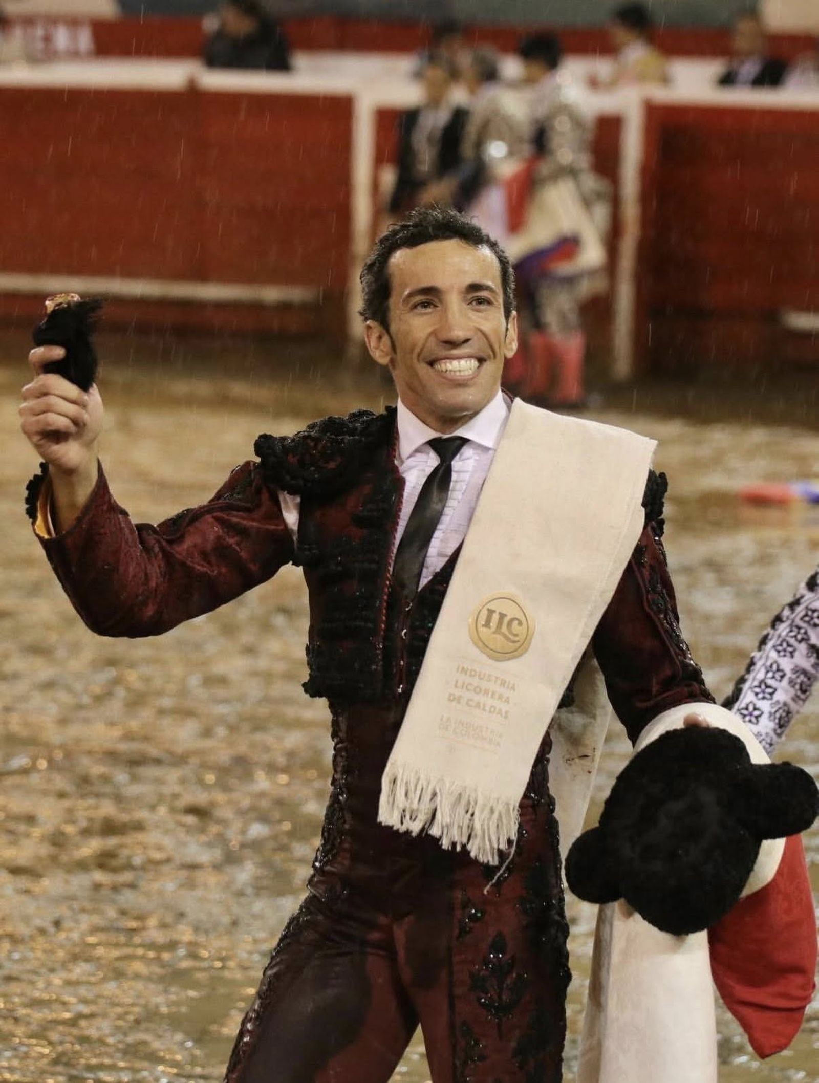 David de Miranda con la oreja lograda al sexto toro.