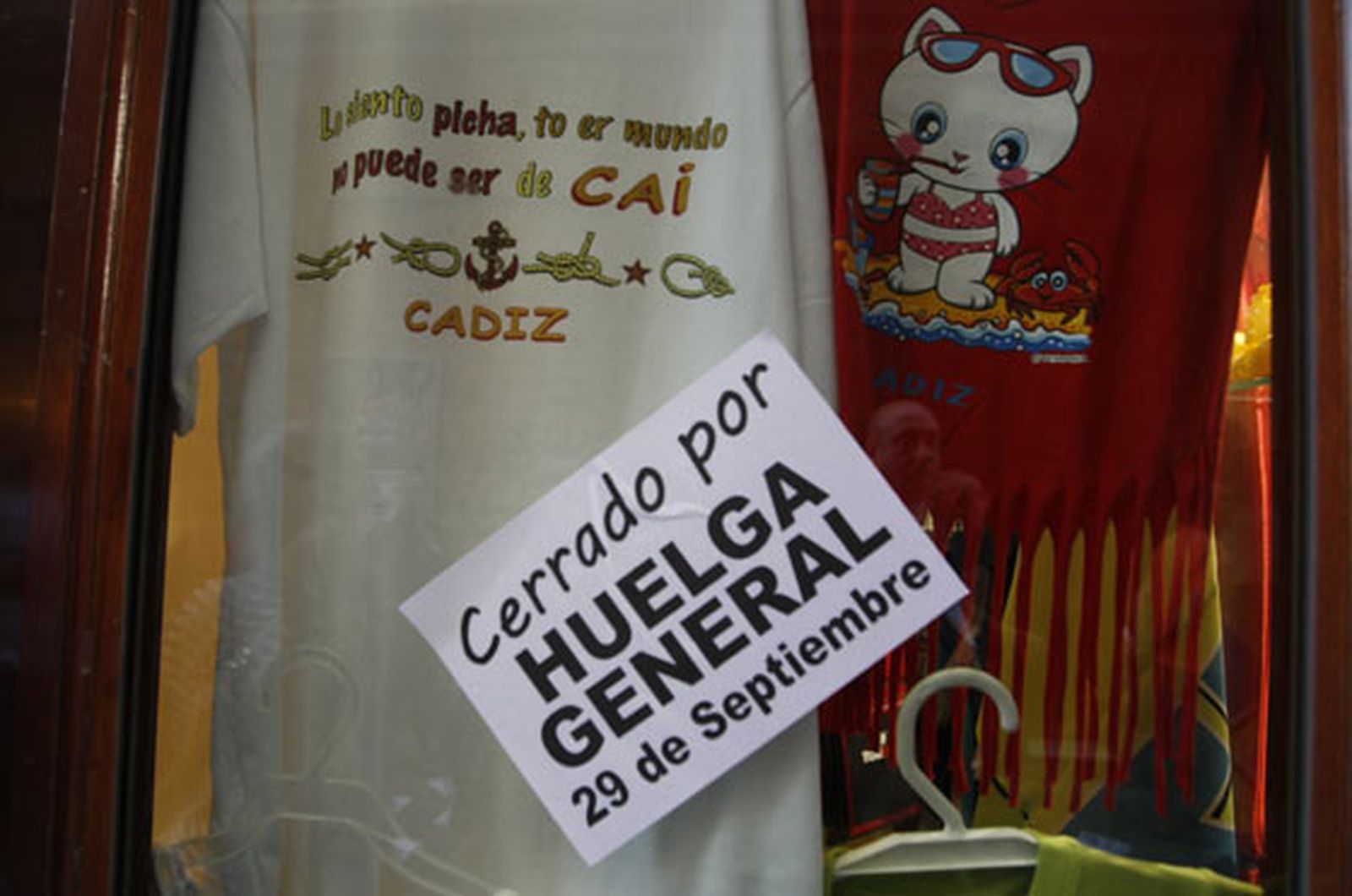 Los piquetes tomaron el centro de la capital desde primera hora de la mañana para impedir la apertura de comercios y empresas

Foto: Jose Braza