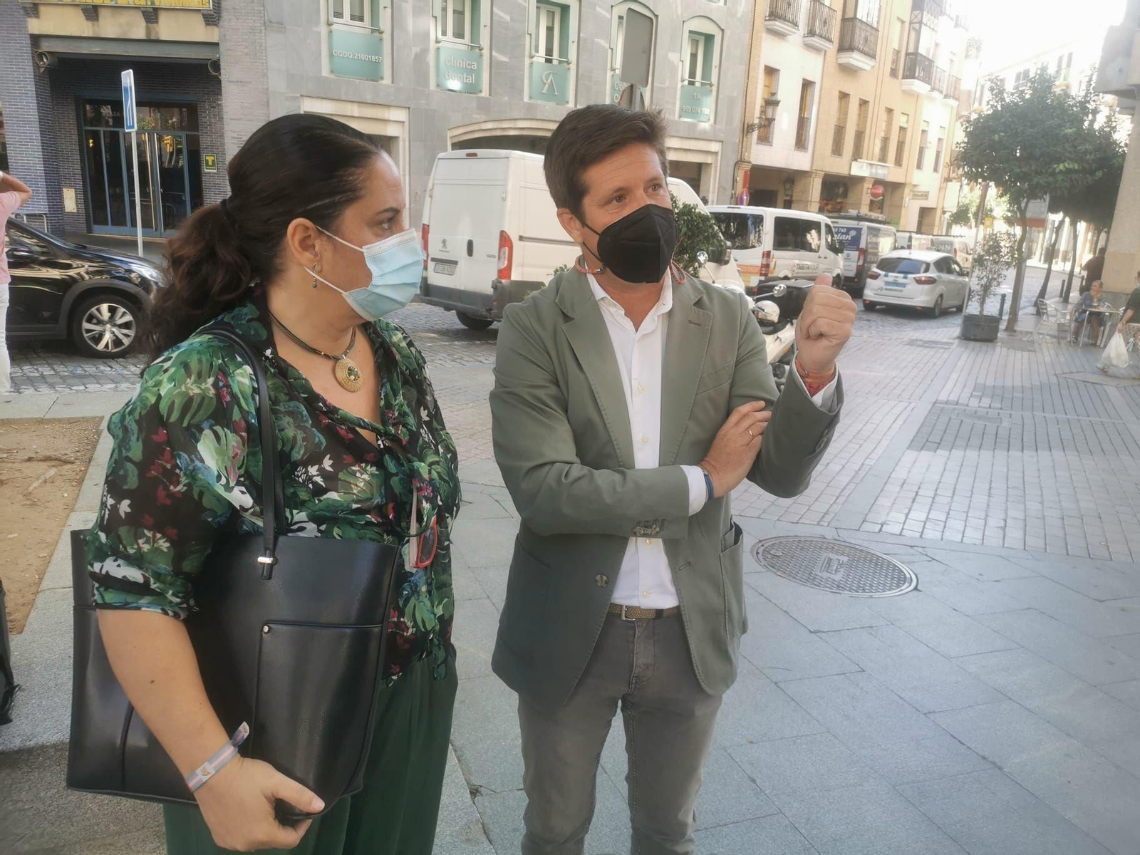 El portavoz de Ciudadanos en el Ayuntamiento de Huelva junto a la concejal de la formación, Noelia Álvarez. El portavoz de Ciudadanos en el Ayuntamiento de Huelva junto a la concejal de la formación, Noelia Álvarez.