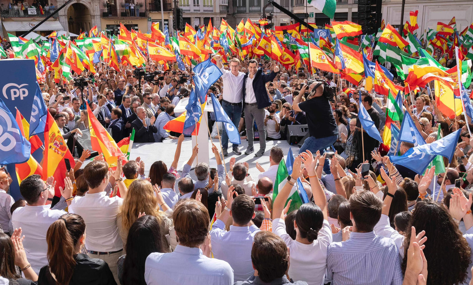 Las fotos que dejan la multitudinaria concentración del PP contra la amnistía Las fotos que dejan la multitudinaria concentración del PP contra la amnistía