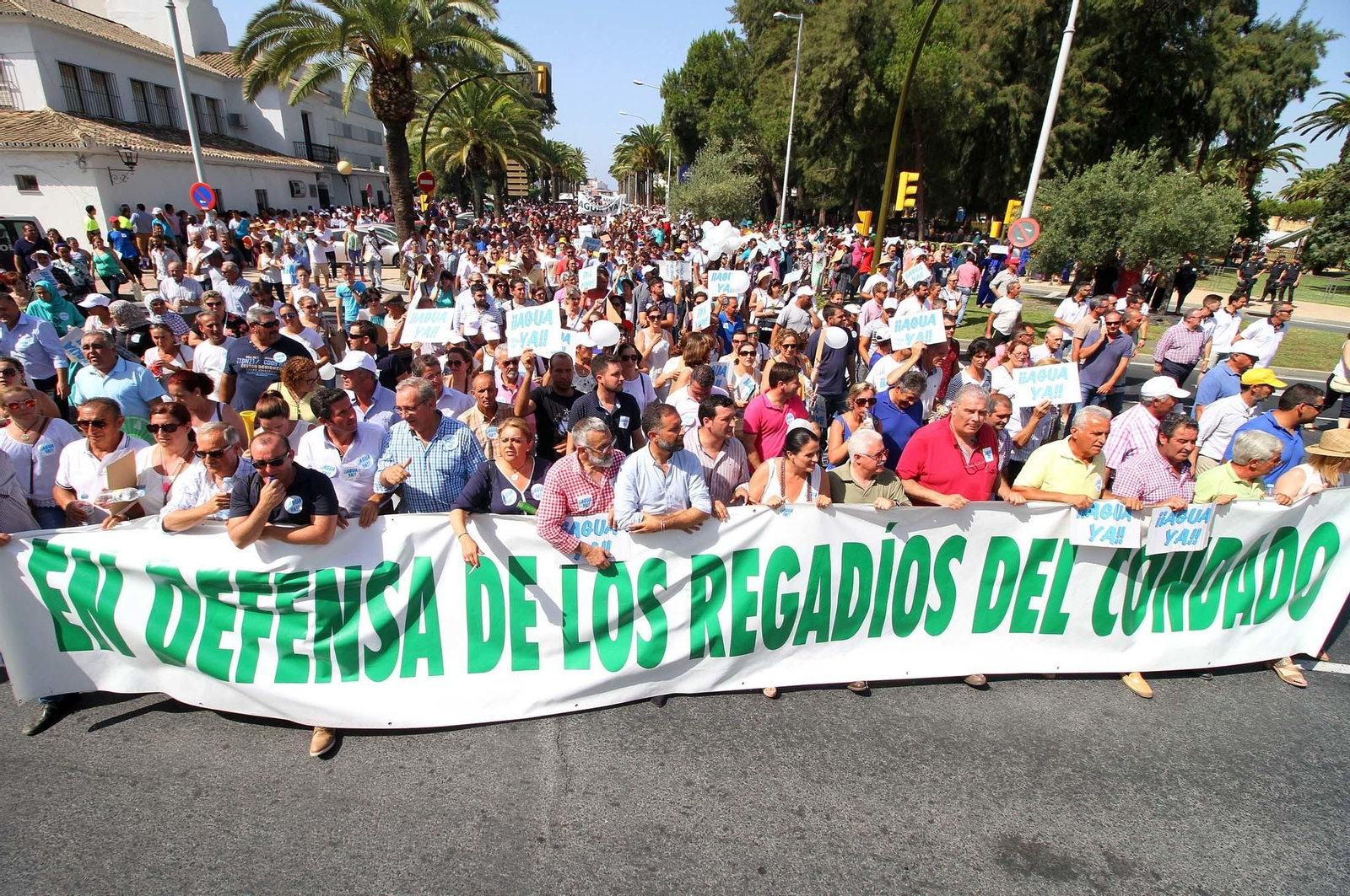 Imágenes de la manifestación para pedir agua y tierra para los regadíos del Condado.