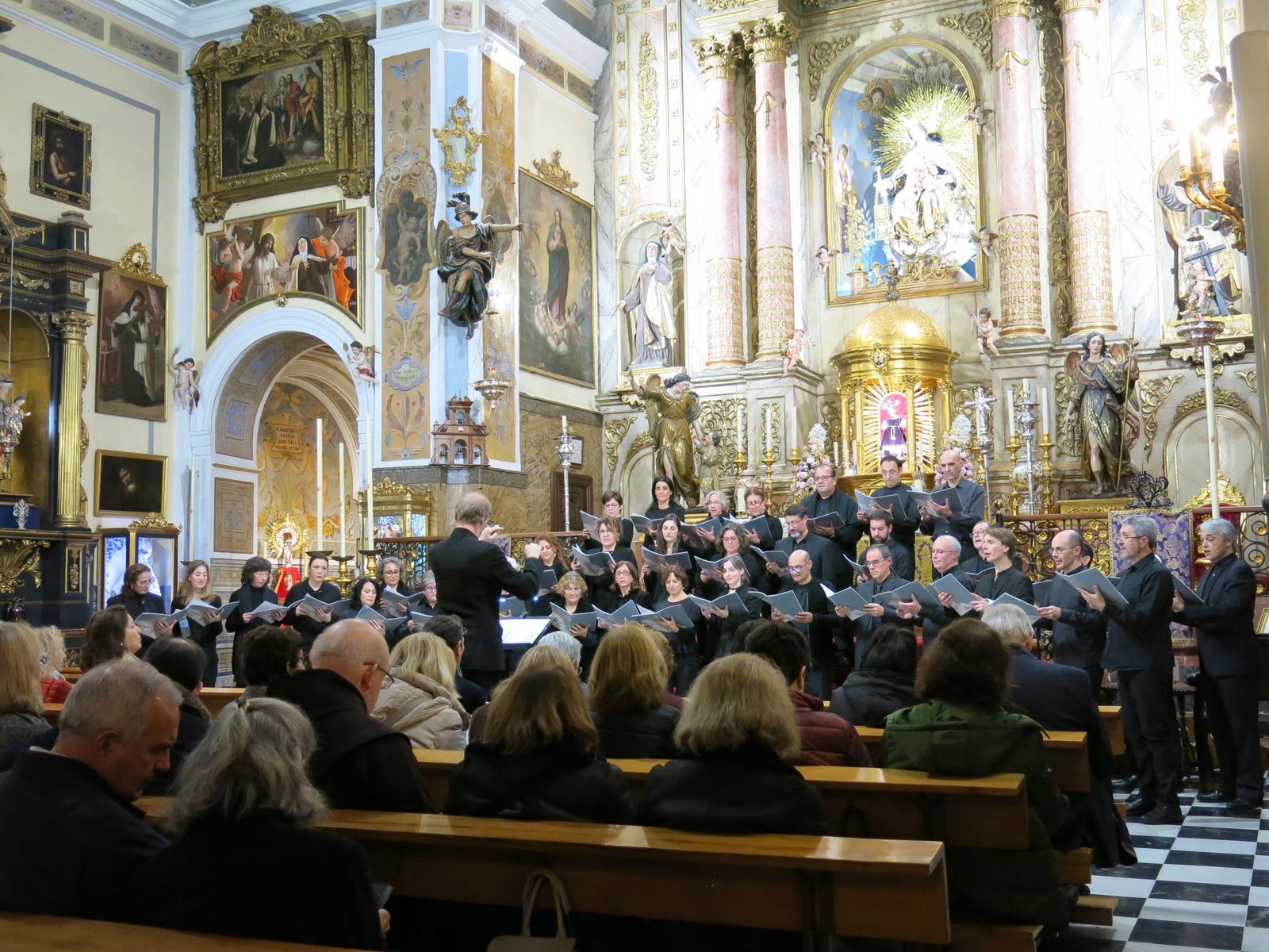 El Coro de la Sociedad Musical de Sevilla en la iglesia del Santo Ángel