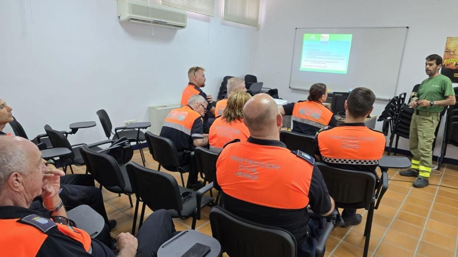 Formación de los nuevos efectivos de Protección Civil en Jerez.