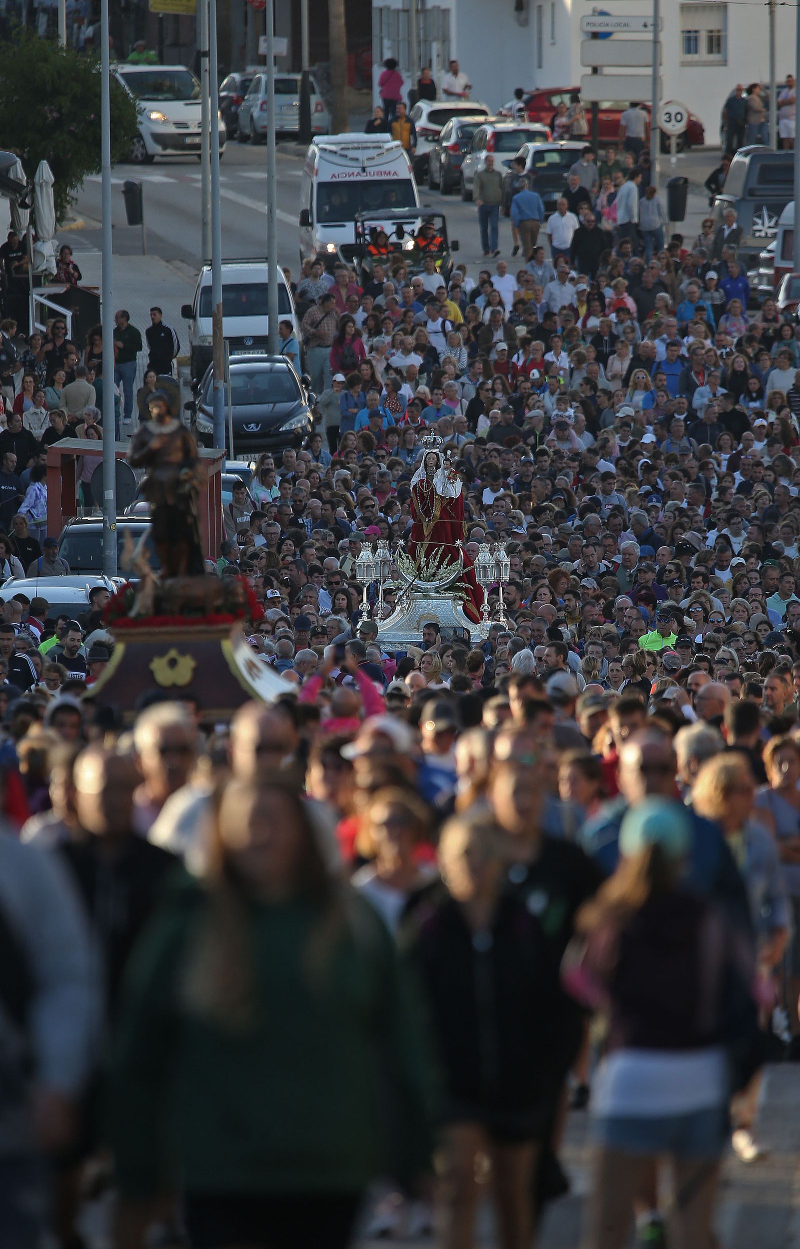 El regreso a su templo de la Virgen de la Luz de Tarifa, en imágenes