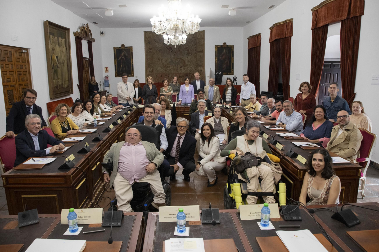 Asistentes a la firma de los acuerdos.