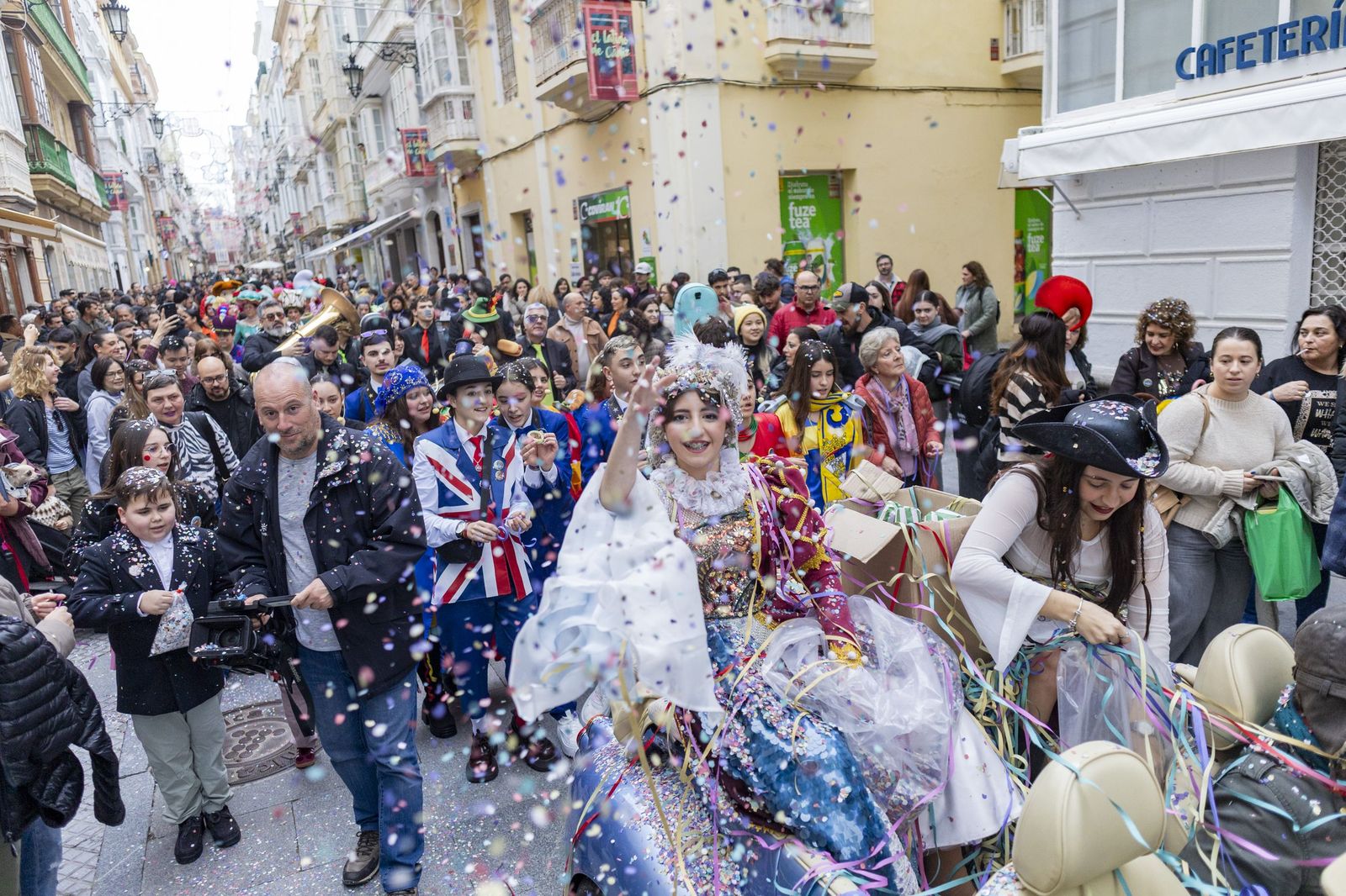 El Carnaval en la calle calienta motores: pregón infantil y concierto en San Antonio