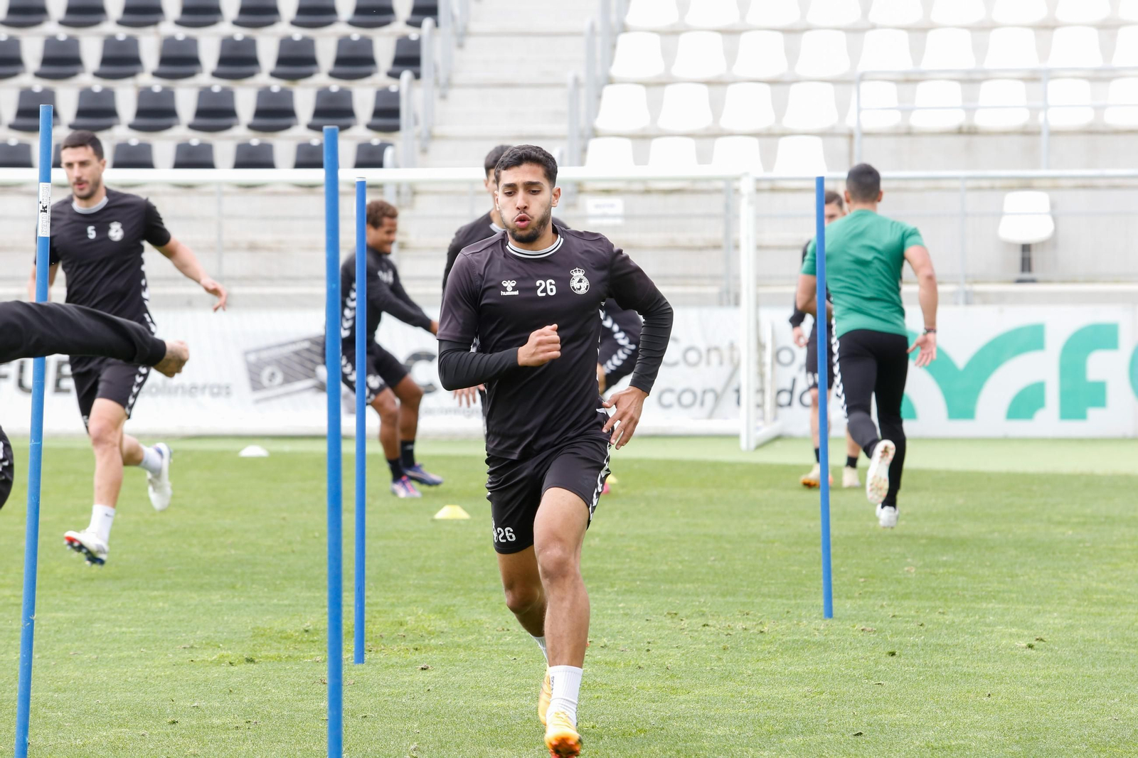 Las fotos del relevo en el banquillo de la Balona