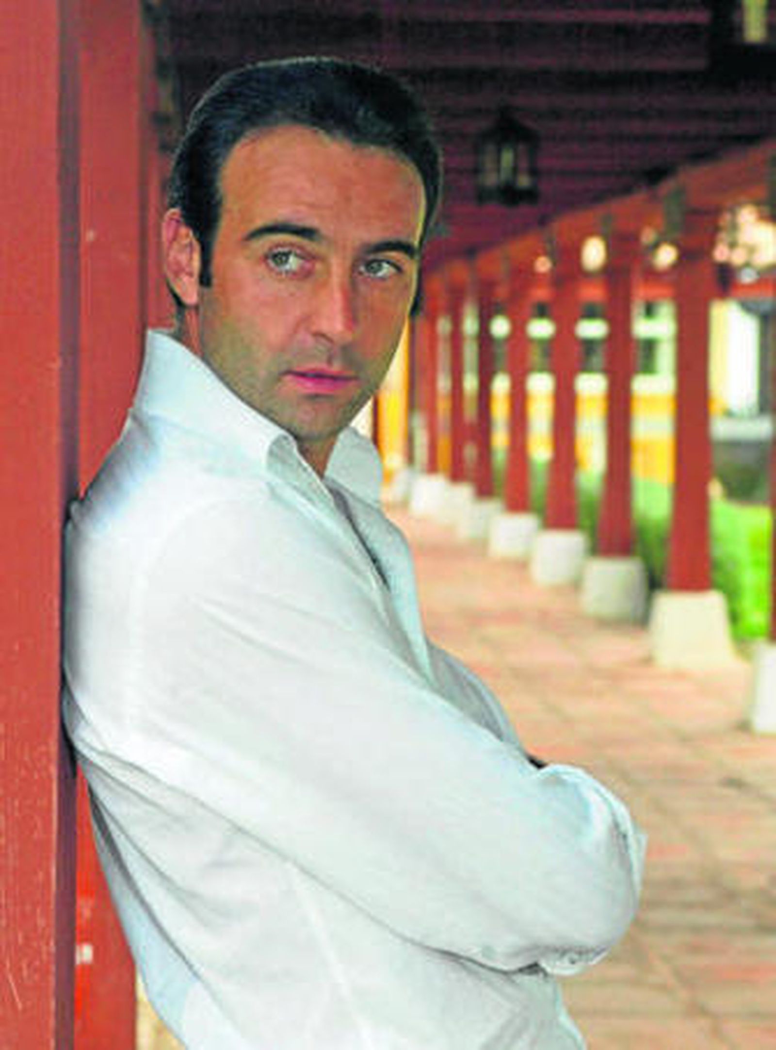 Enrique Ponce posa en un primer plano.