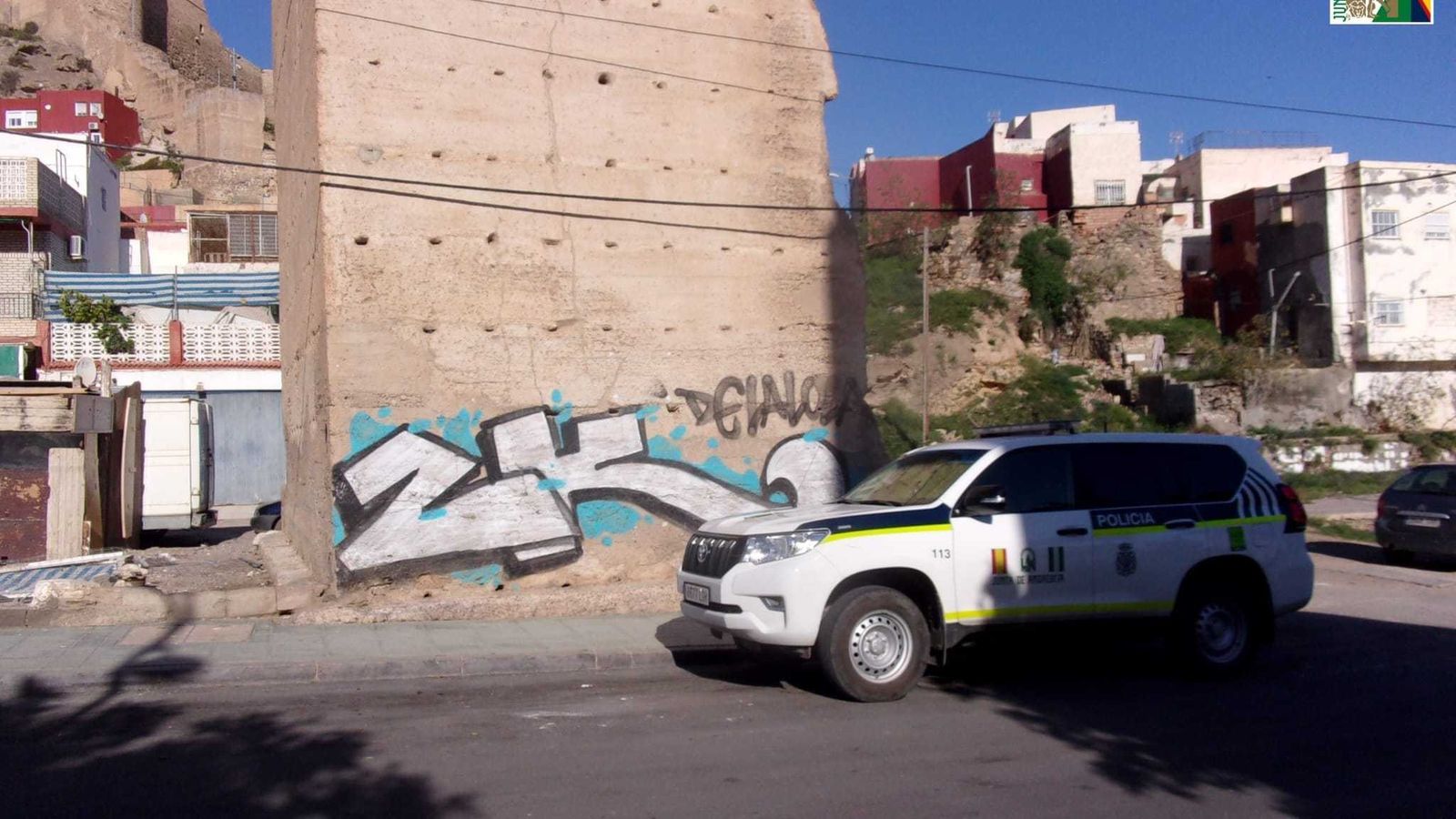 Los raperos también han dejado su impronta en las murallas.