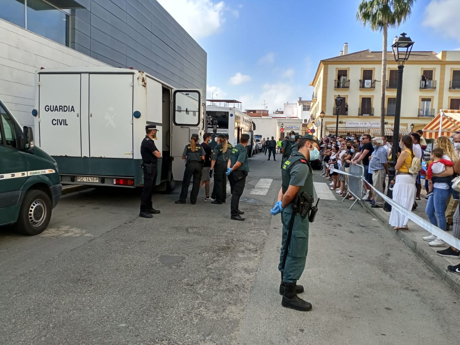 Imágenes de los detenidos en la operación Colón llegando al juzgado de La Palma