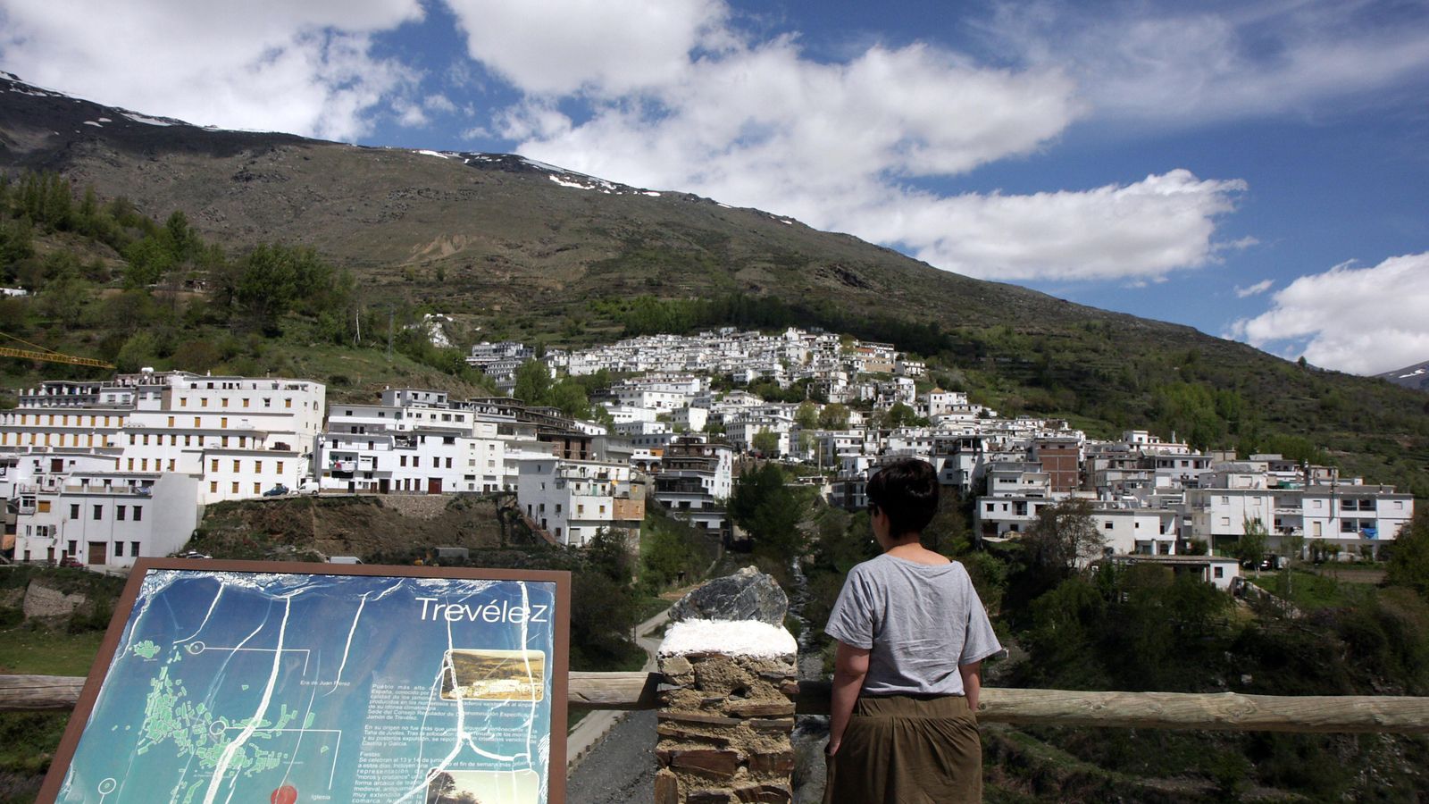 Imagen de archivo de la localidad de Trevélez vista desde un mirador de La Alpujarra