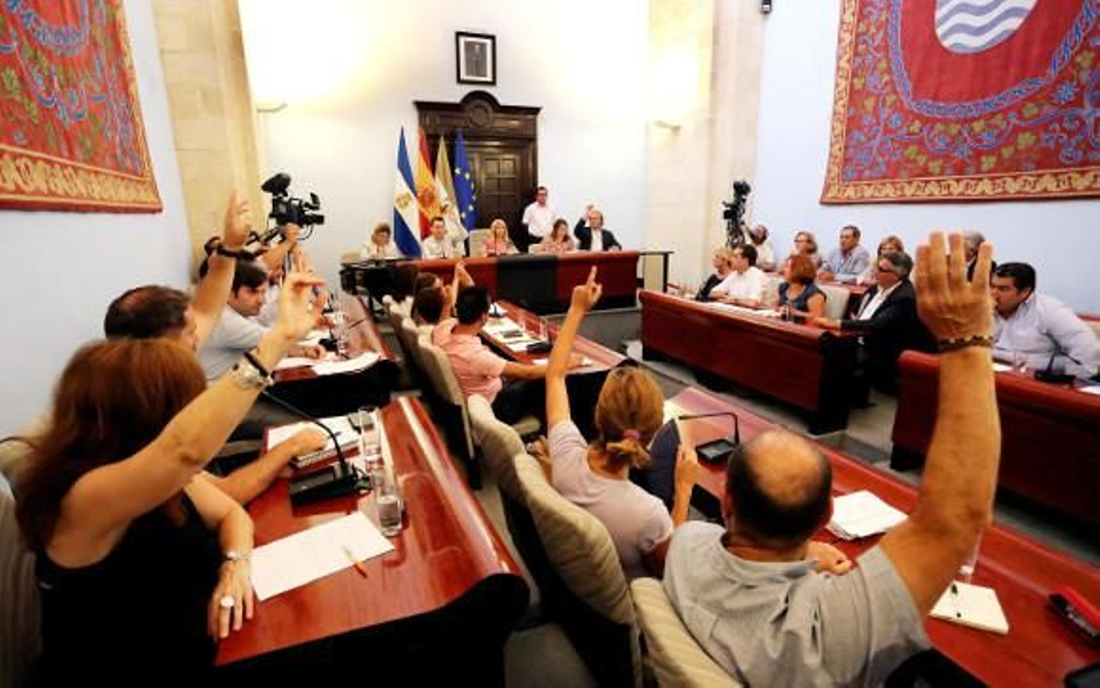 Un mandato de dos bandos