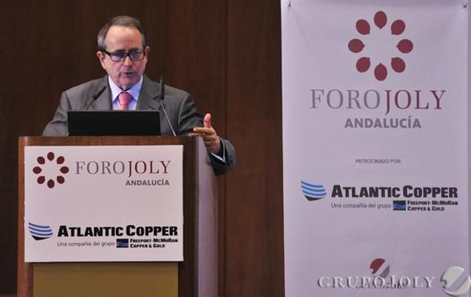 Juan José Toribio, en un momento de su intervención en el hotel Barceló Renacimiento de Sevilla.

Foto: Juan Carlos Vázquez