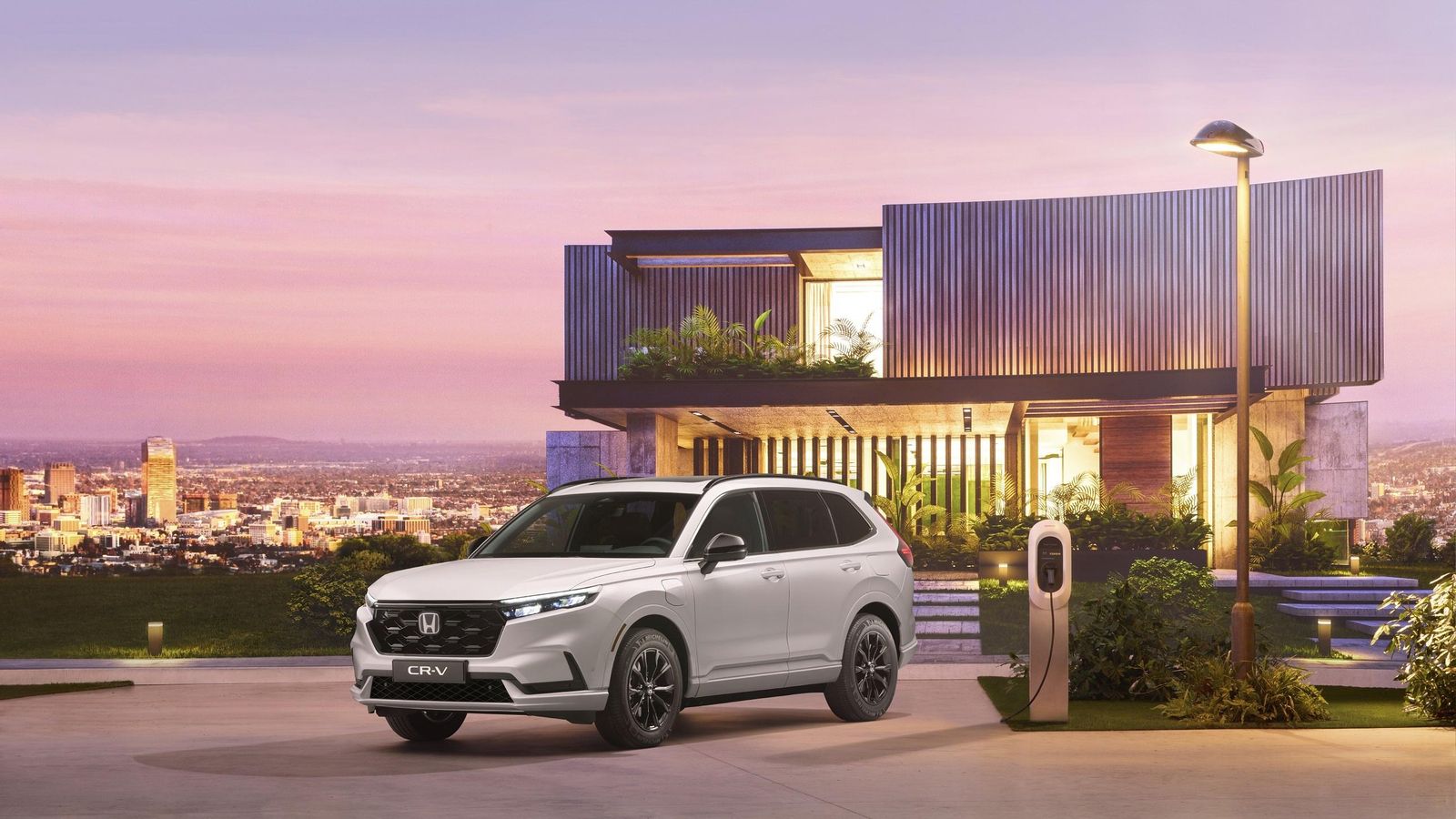 El CR-V es el modelo más grande de Honda y, por el momento, el único que tendrá un sistema de propulsión híbrido enchufable.