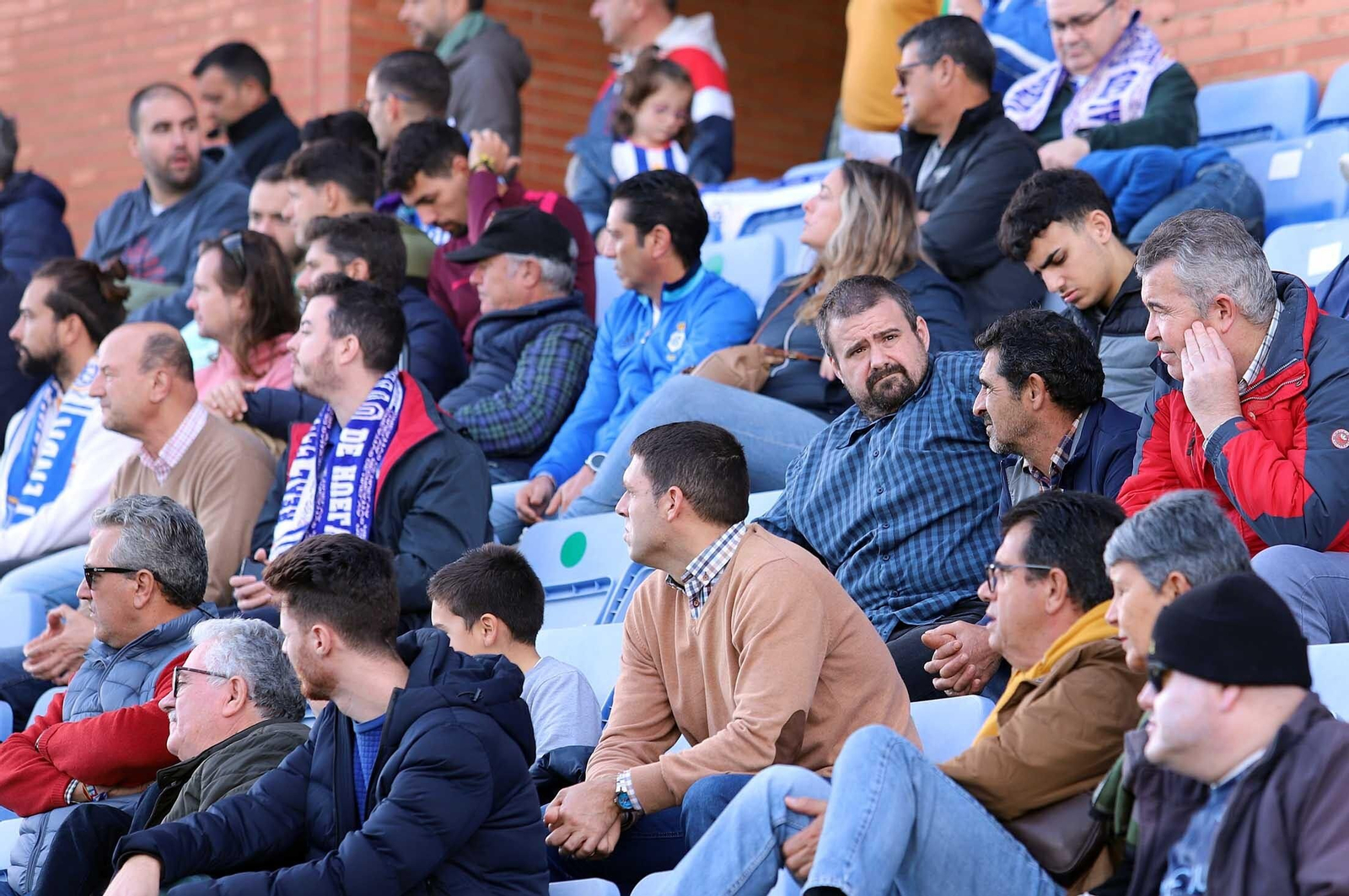Imágenes del ambiente en las gradas del Nuevo Colombino durante el Recre-Vélez