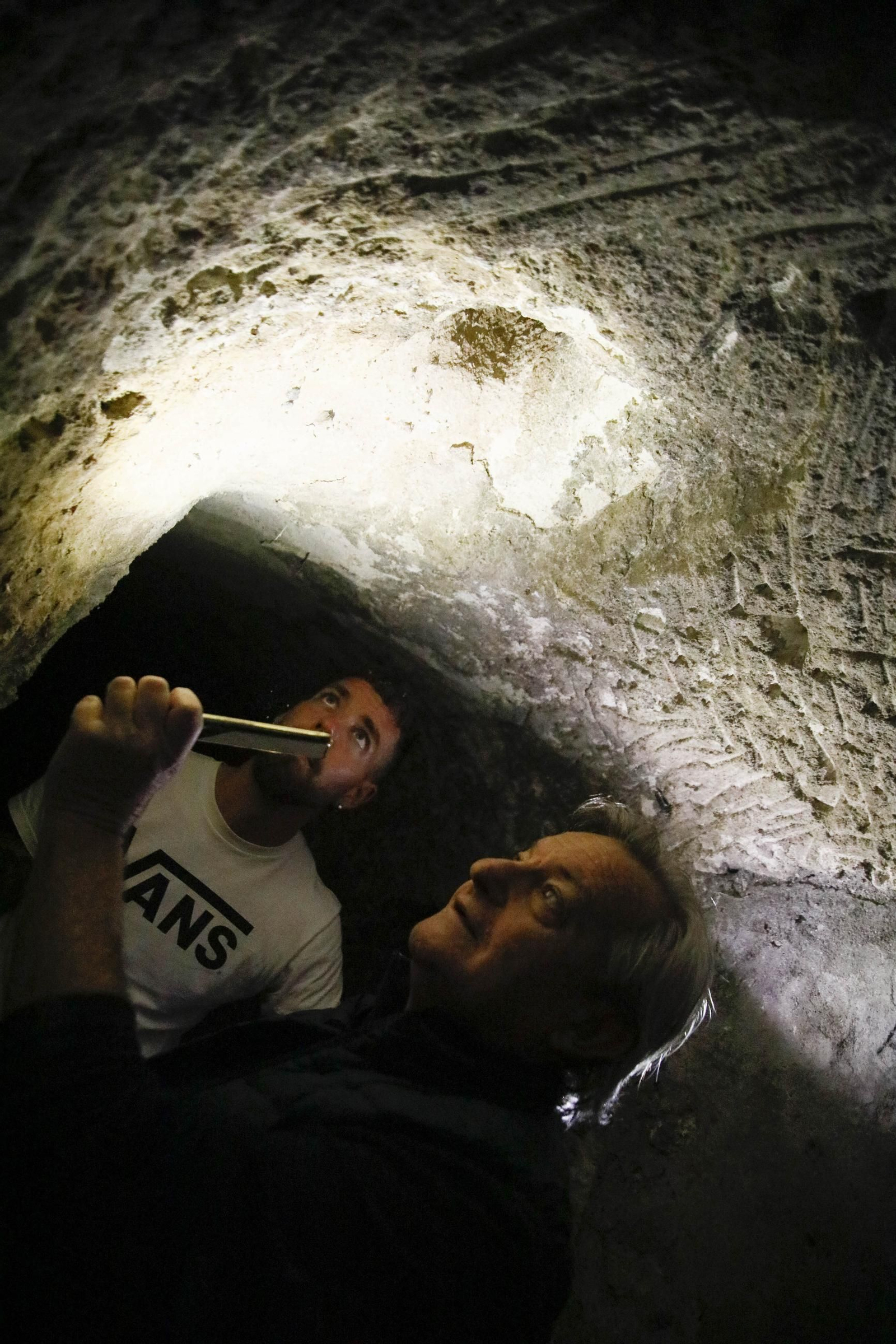Imágenes de los refugios de la guerra civil descubierto en el barrio de Las Trincheras