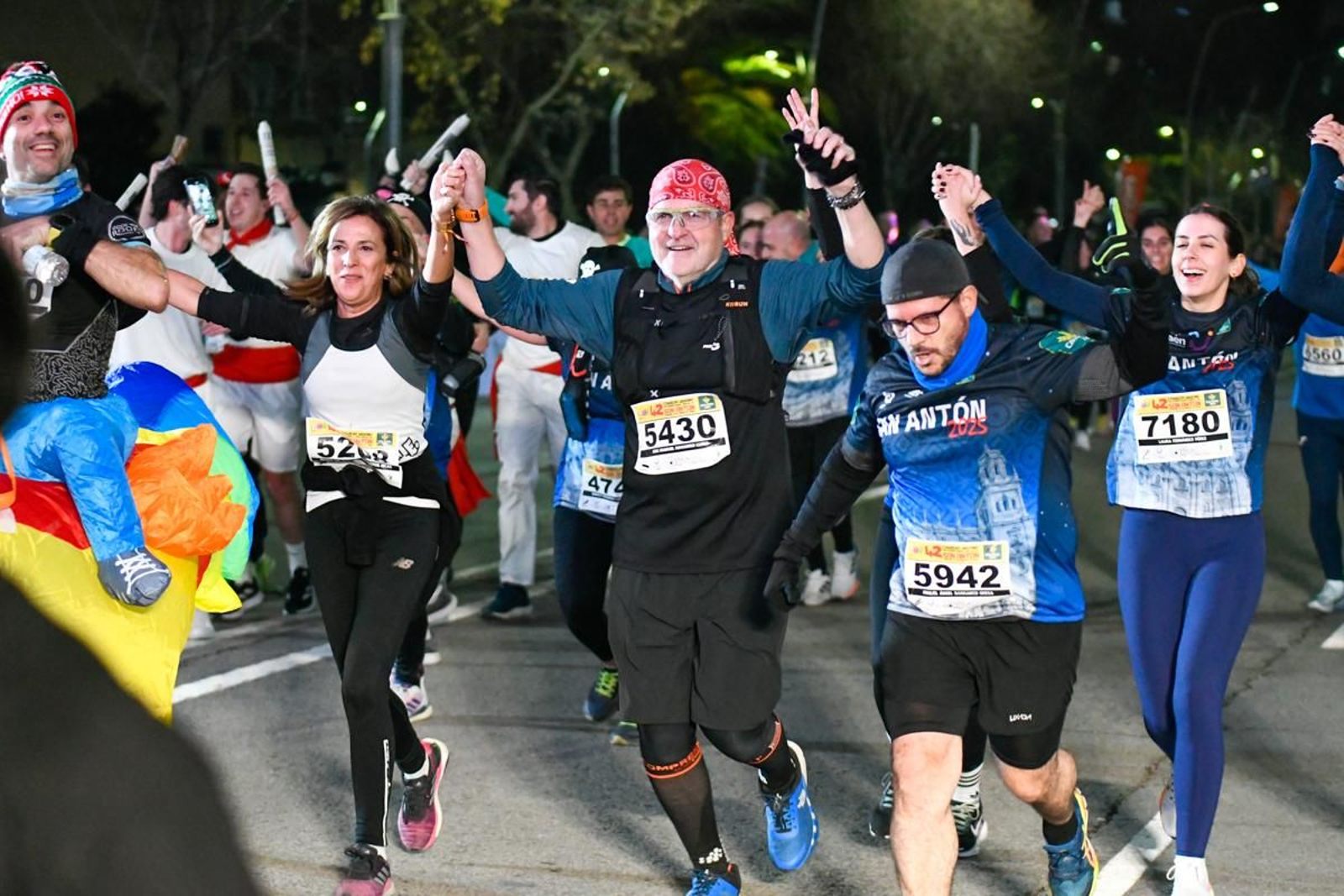 En imágenes: búscate en tu llegada a meta de la Carrera de San Antón 2025 (12)