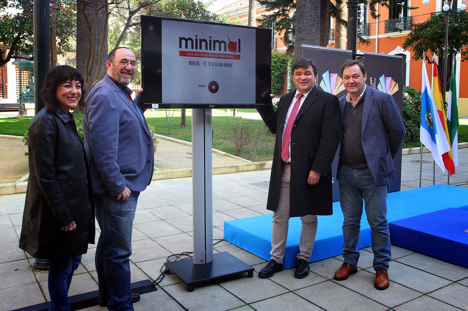 Elena Tobar, Mikel Martínez, Gabriel Cruz y Antonio Ramón Macías presentaron ayer el congreso en el patio de la Casa Colón.