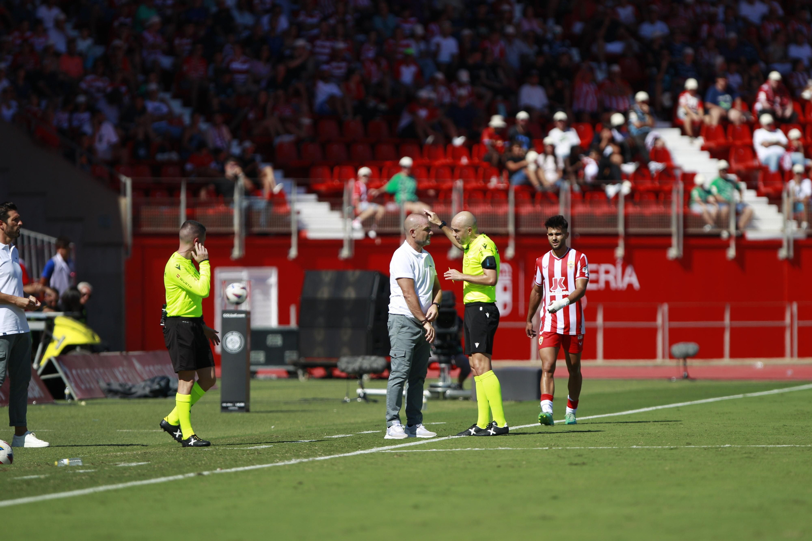 Imágenes del empate a 3 de la U.D. Almería y el Granada C.F.