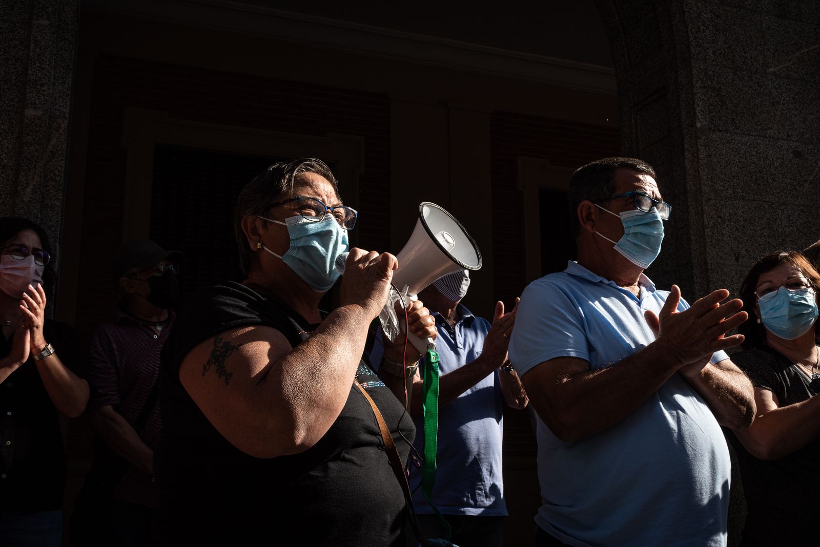 Imágenes de la concentración de los vecinos de Almonte por el servicio de urgencias