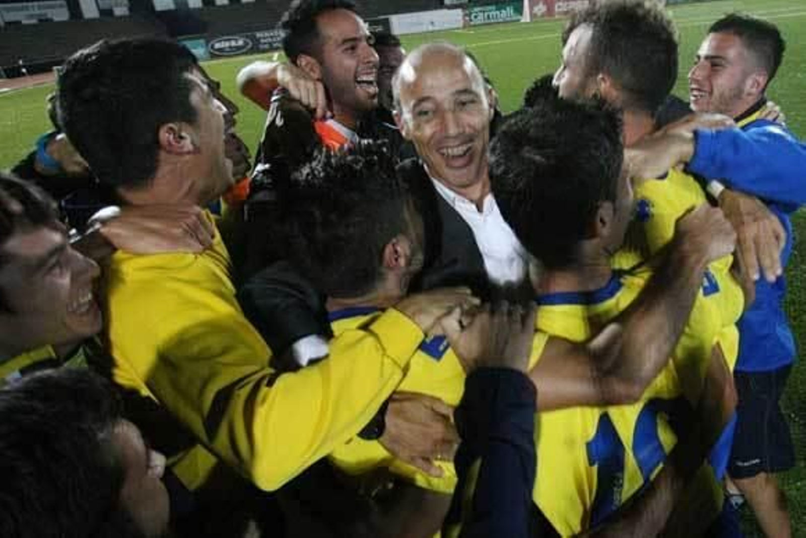 El Cádiz saluda a Europa (1-2)