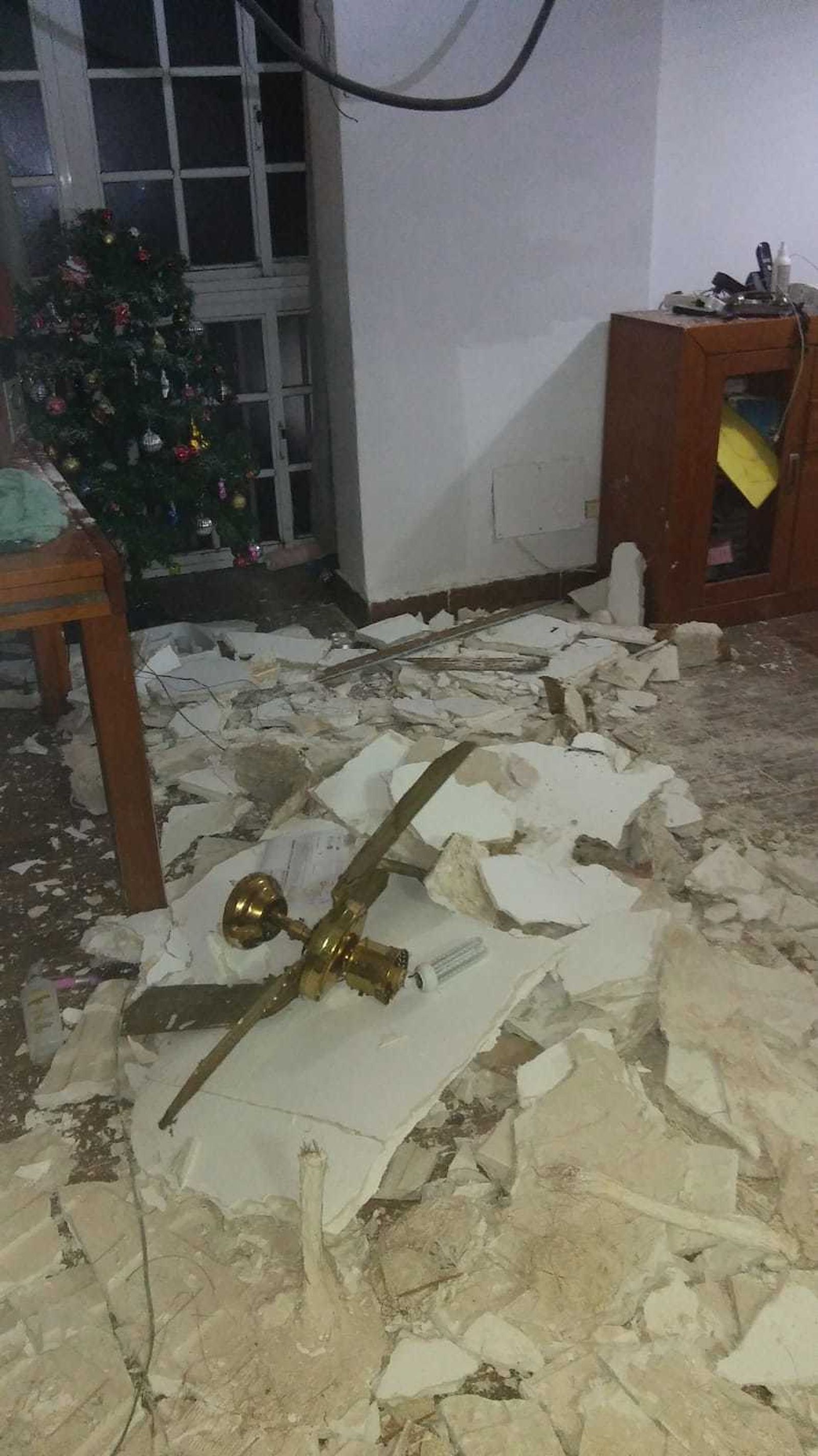 Parte del techo, tras venirse abajo.