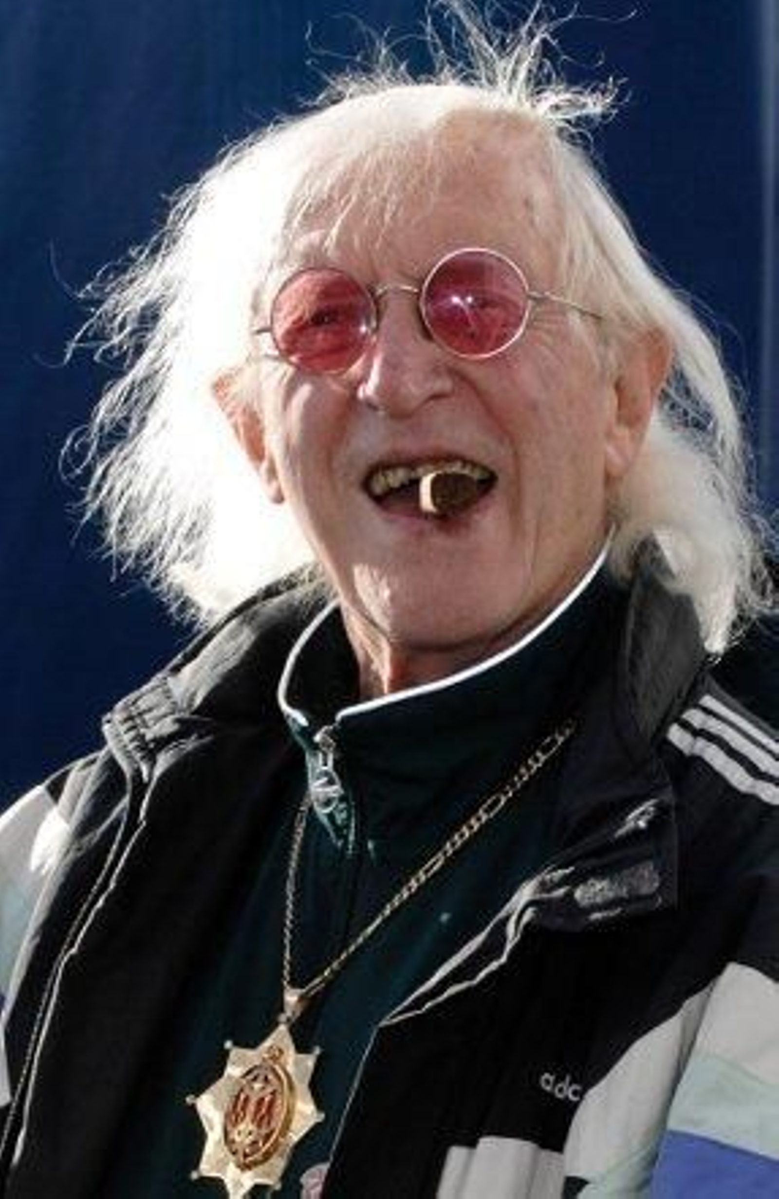 El ex presentador de la BBC Jimmy Savile abusó de 63 pacientes en un hospital