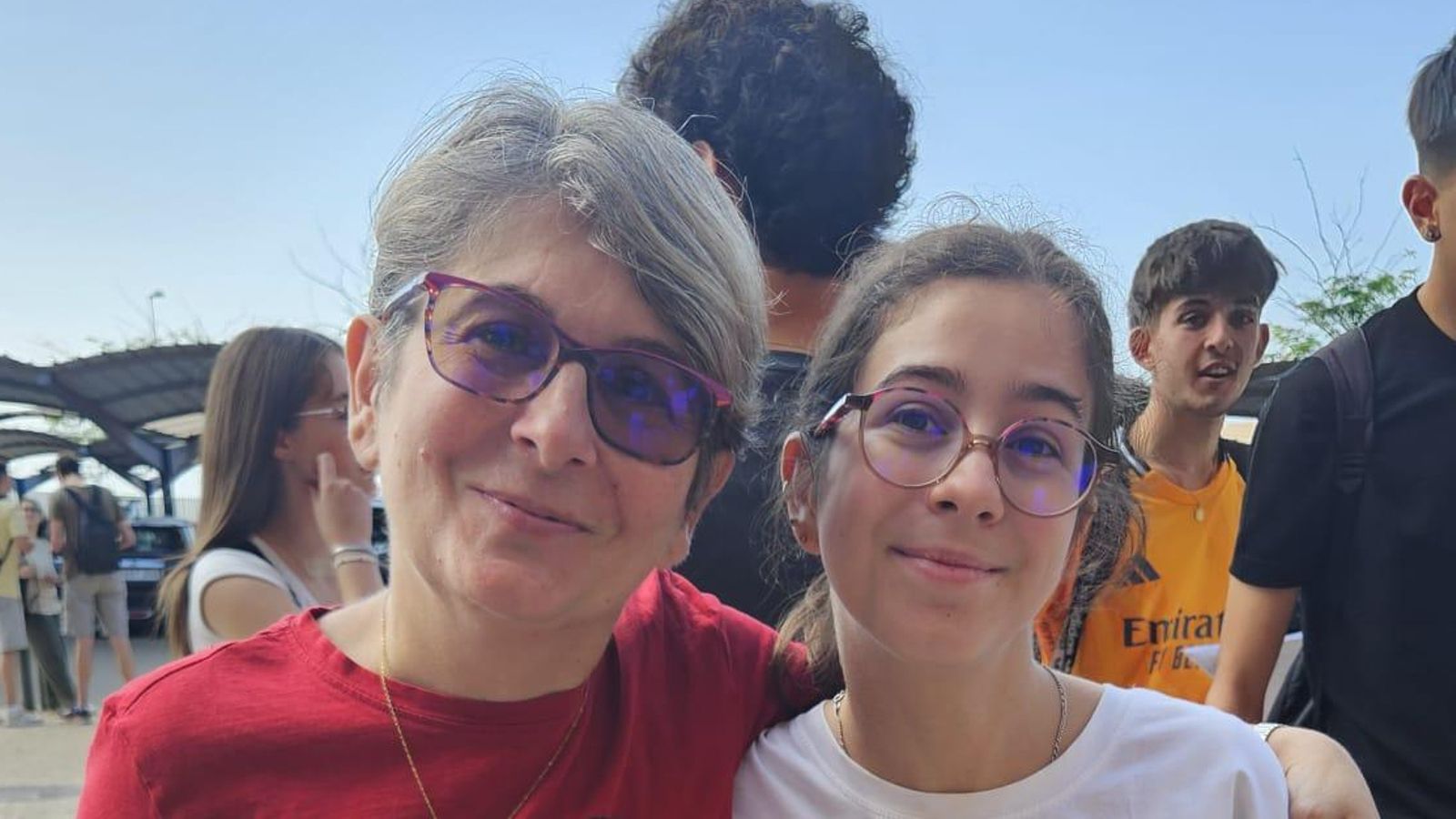 Chelo Sánchez da ánimos a su hija, Noelia Ramírez, alumna del IES Maestro Padilla de Almería Chelo Sánchez da ánimos a su hija, Noelia Ramírez, alumna del IES Maestro Padilla de Almería