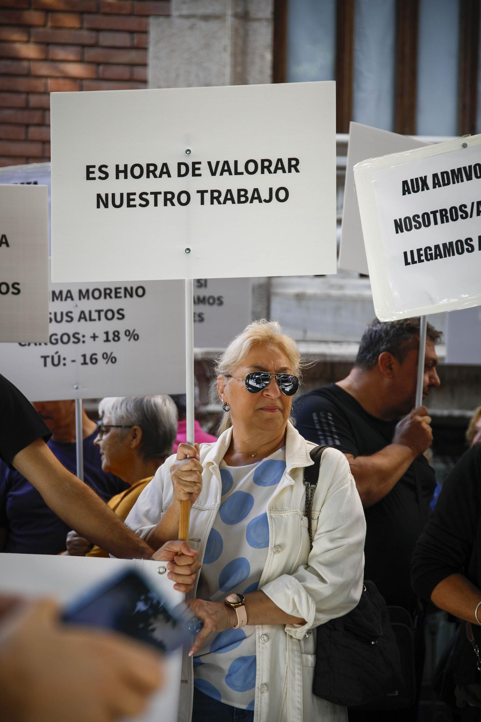 Las imágenes de la concentra para reclamar mejoras laborales para el personal funcionario de la Junta de Andalucía en Almería