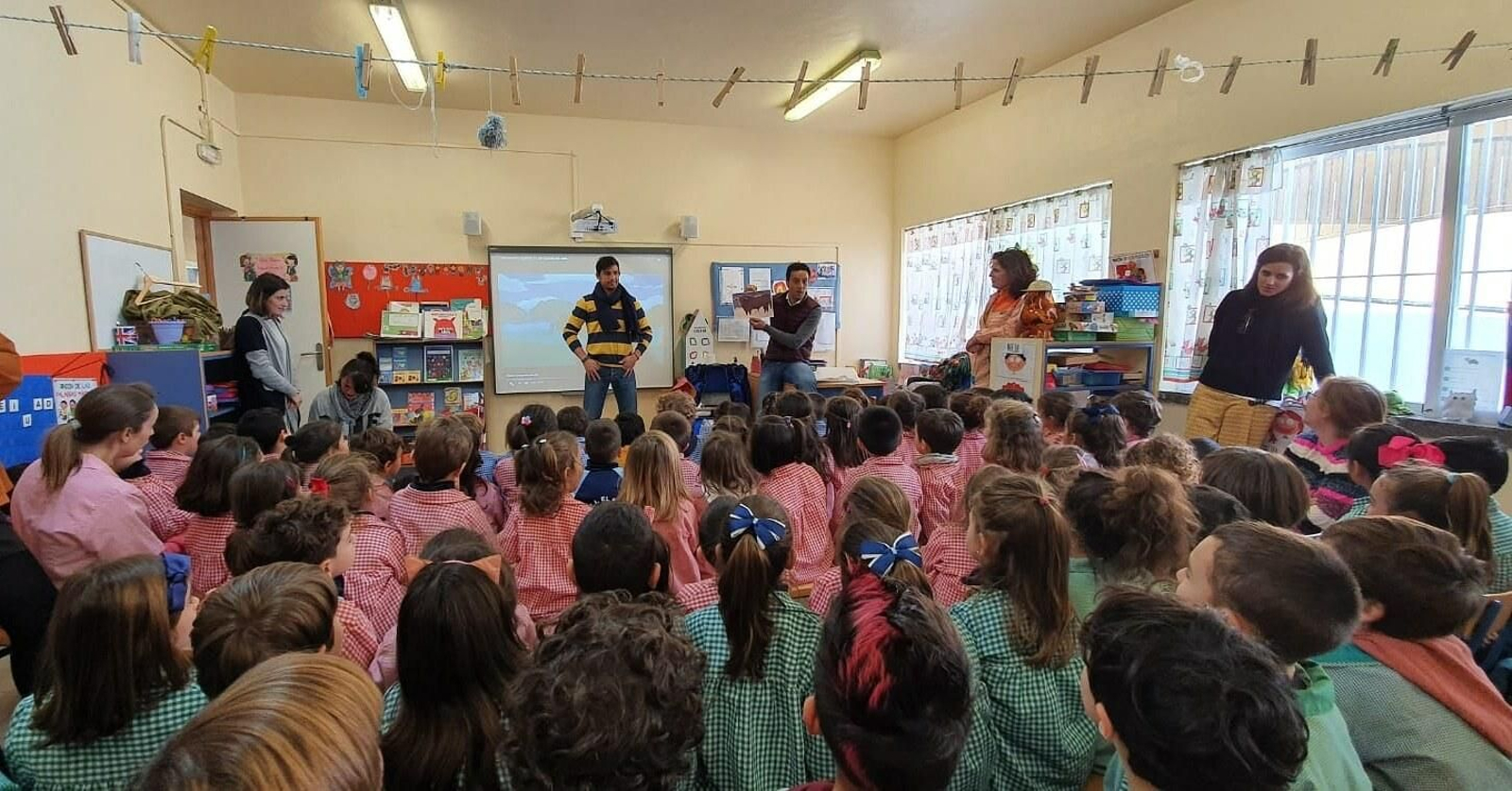 El torero José María Soler durante la charla en la Escuela Infantil El Faro, en Algeciras.