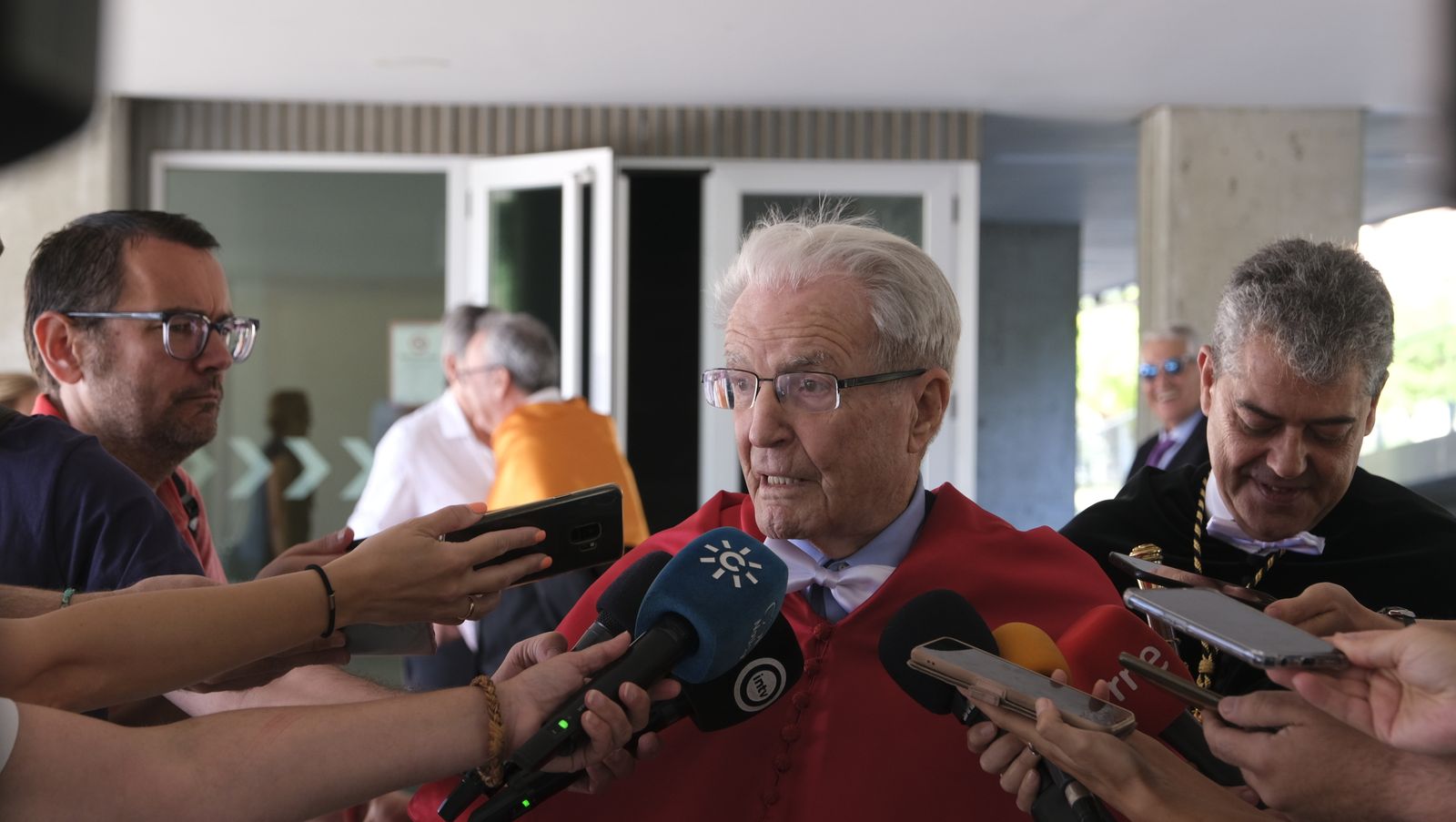 Imágenes de la investidura como Doctor Honoris Causa de la UAL, de Paco Cosentino.