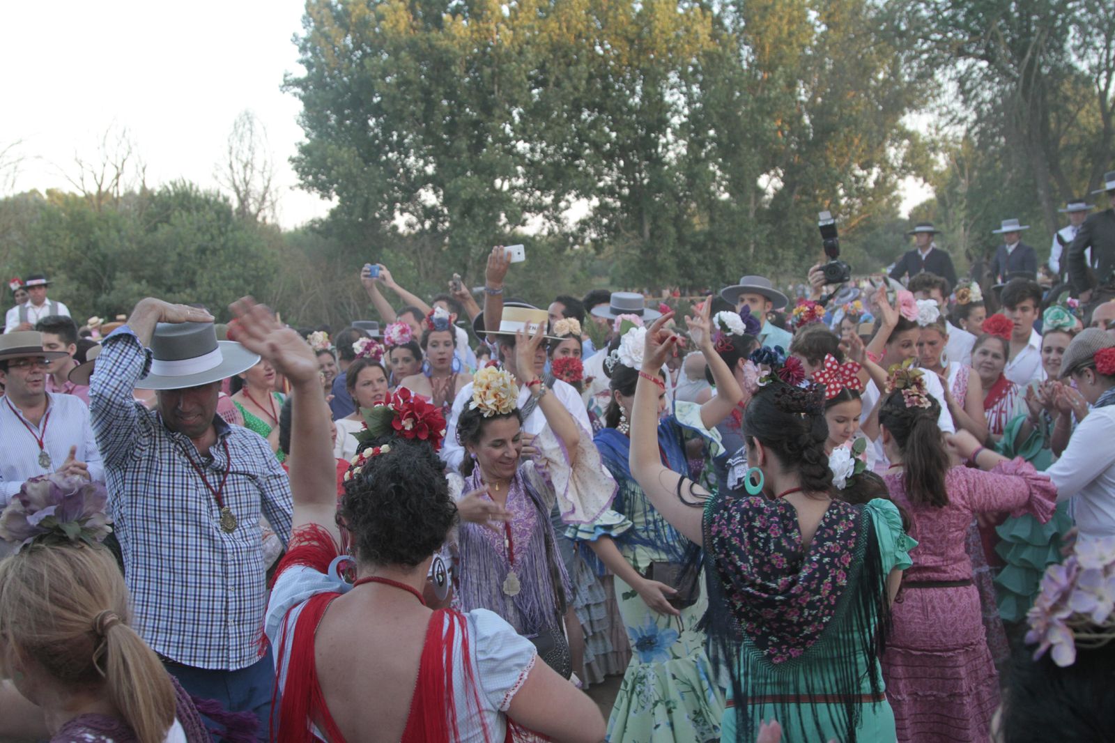 El paso de las hermandades por el río Quema, en imágenes