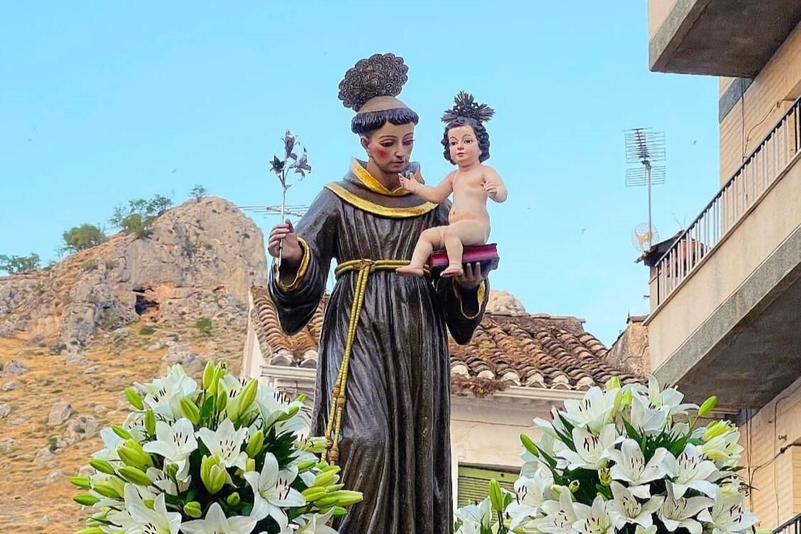 Solemne Procesión durante las Fiestas Patronales de Cogollos Vega 2023. Solemne Procesión durante las Fiestas Patronales de Cogollos Vega 2023.