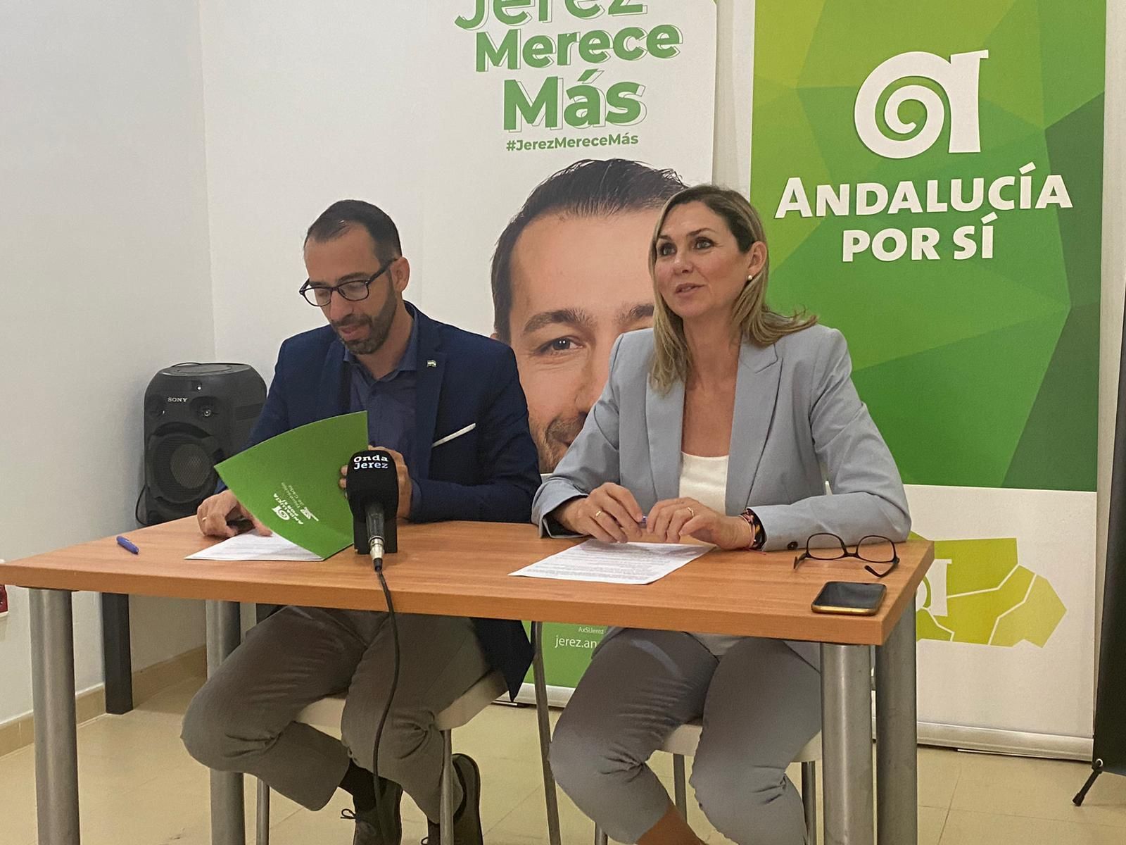 Santiago Casal e Eugenia Muñoz, durante su comparecencia en Andalucía Por Sí.