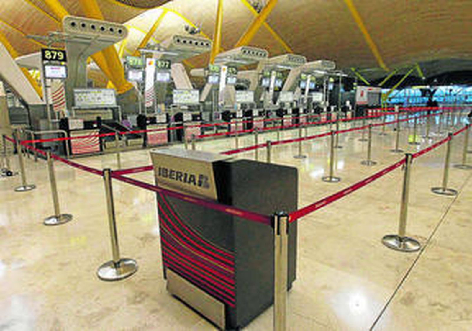 El plan de reestructuración de Iberia prevé 3.807 despidos.