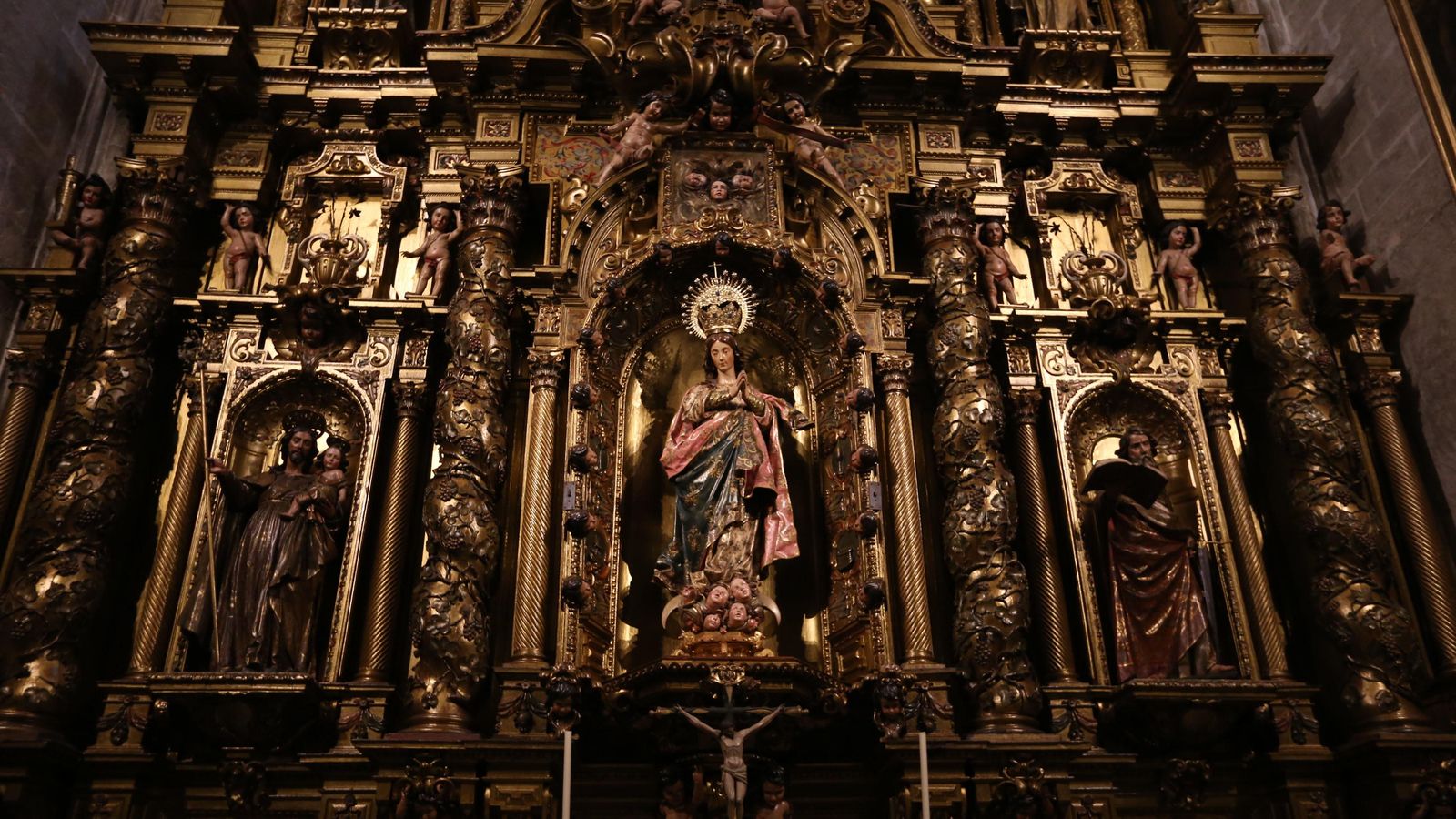 El retablo de la capilla de San Pablo que ha sido limpiado.