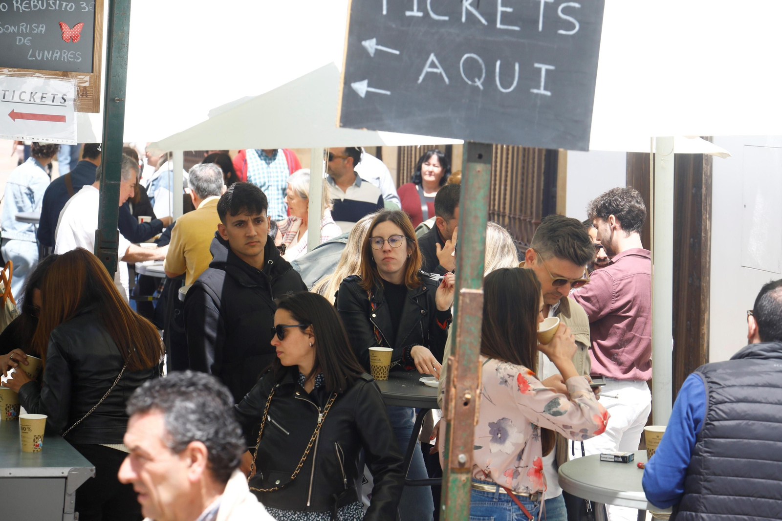 El tiempo da un respiro para celebrar el ultimo día de Cruces de Mayo en Córdoba, en imágenes