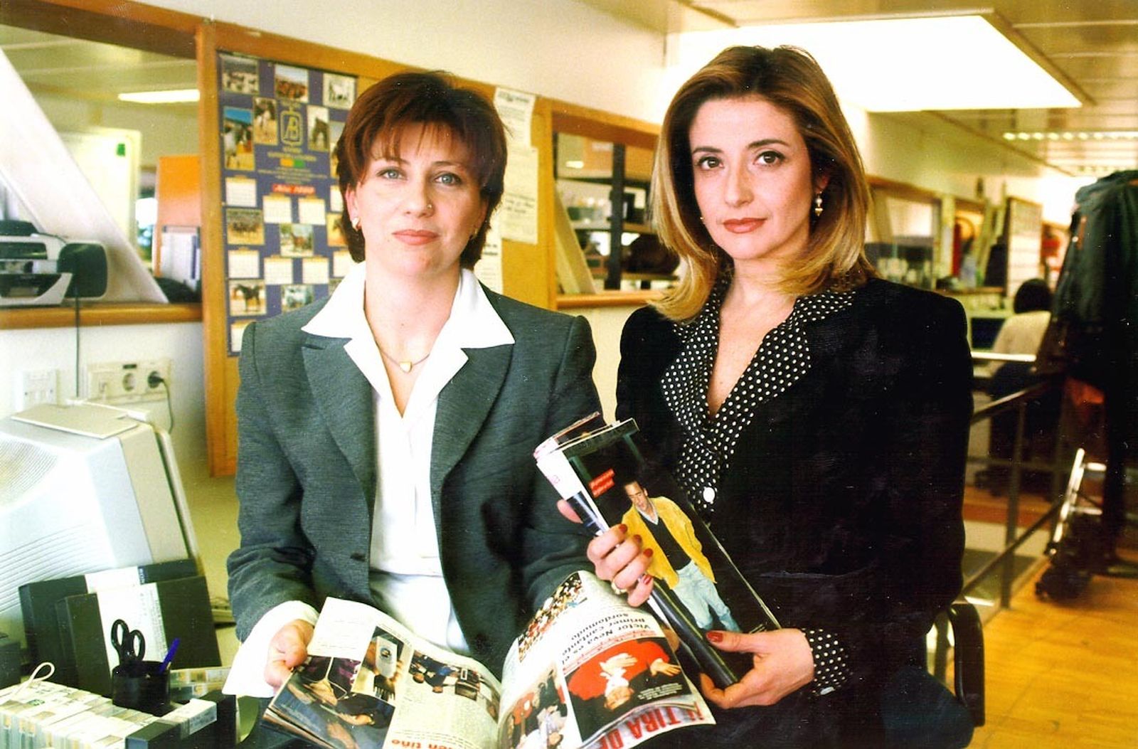 Con su primera compañera de 'Contraportada' en la presentación, María Contreras