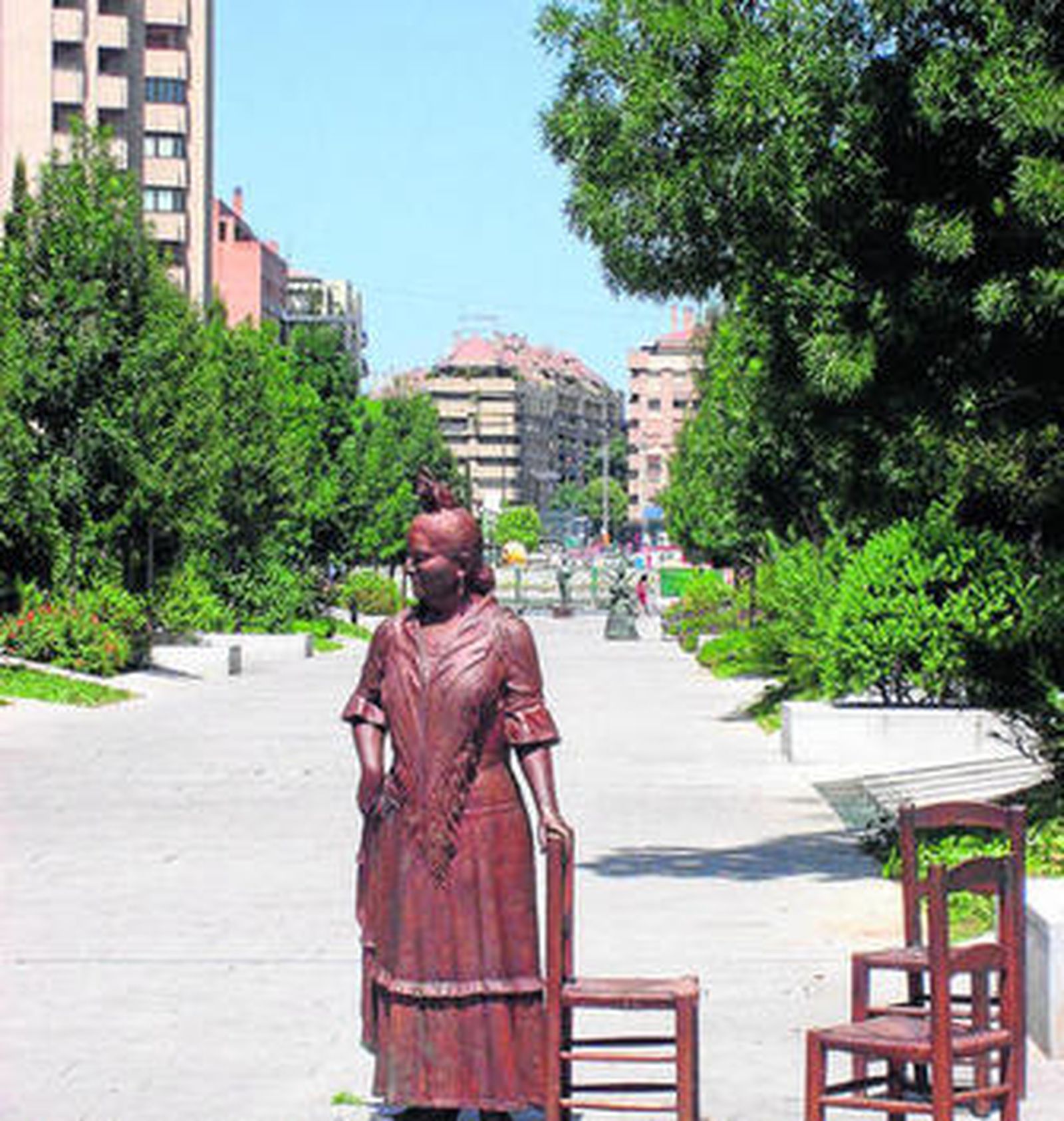 María 'La Canastera' en la Avenida