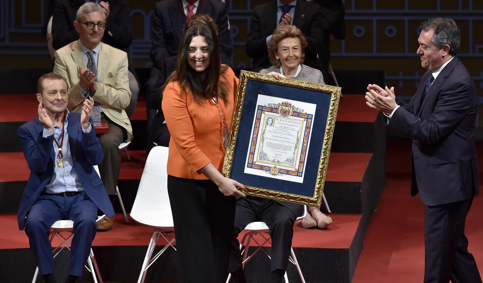 Las imágenes de la entrega de las Medallas de la Ciudad de Sevilla