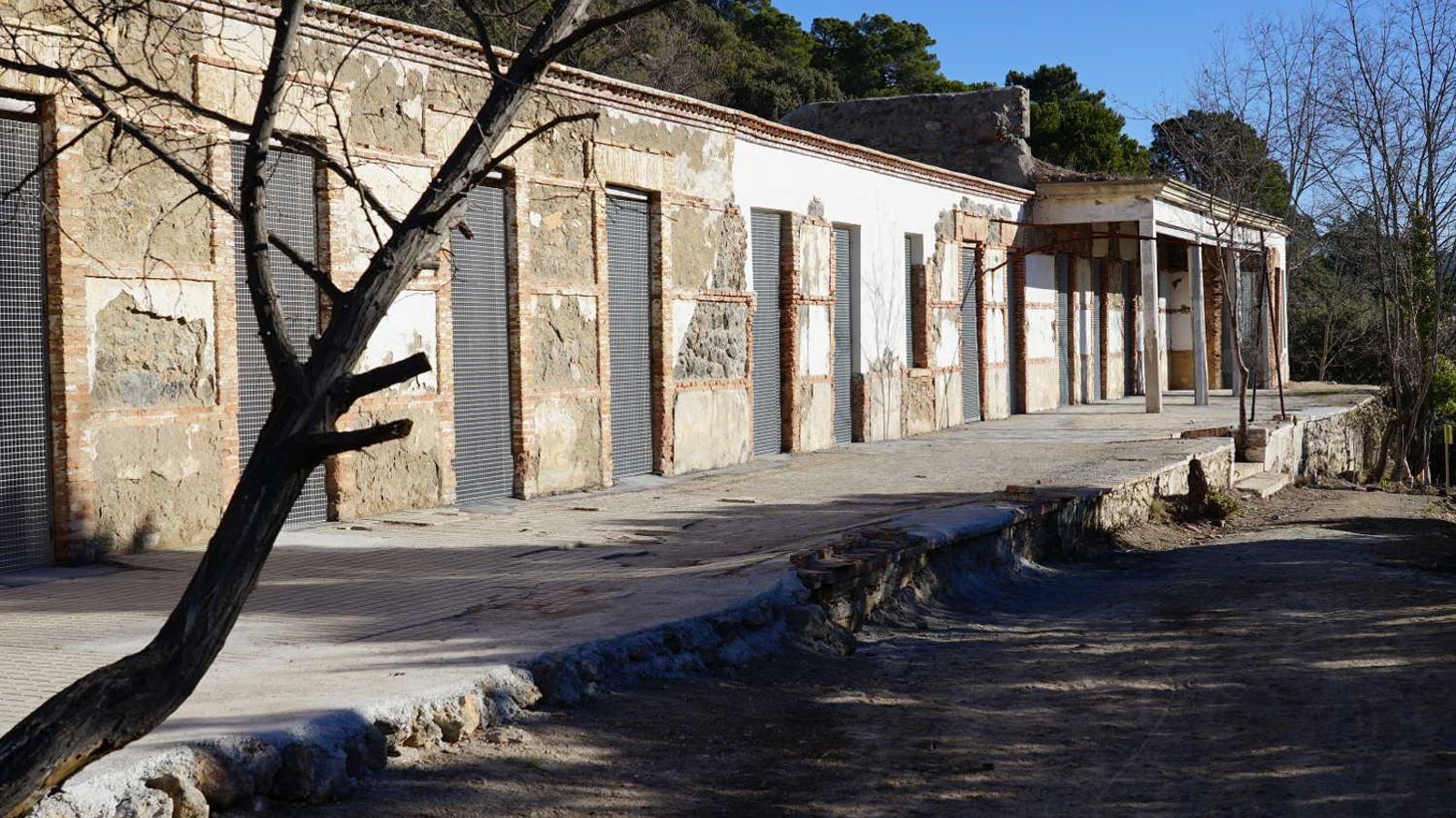 El hospital, ahora, en ruinas. El hospital, ahora, en ruinas.