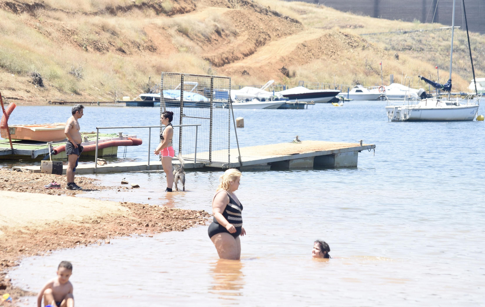 Un recorrido fotográfico por la playa cordobesa de La Breña, la única con Bandera Azul del interior de Andalucía