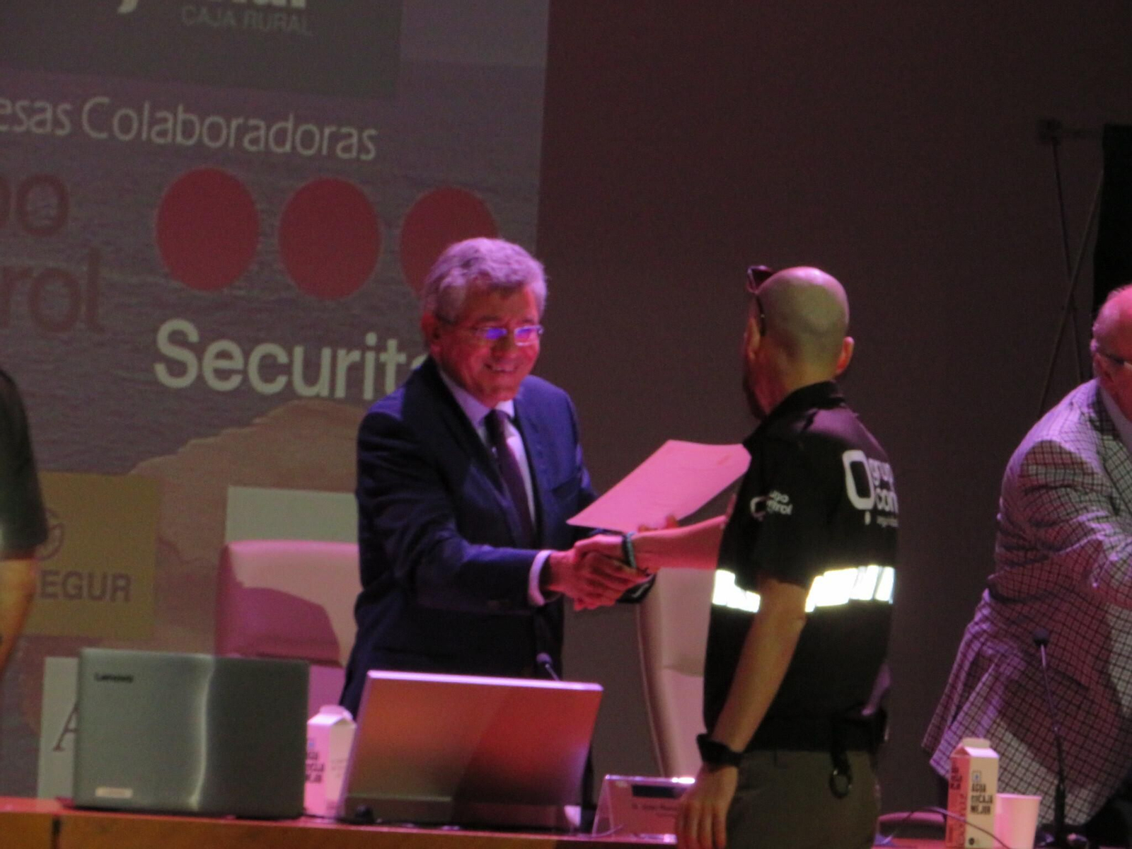 Policía y Guardia Civil premian a la seguridad privada en la UAL.