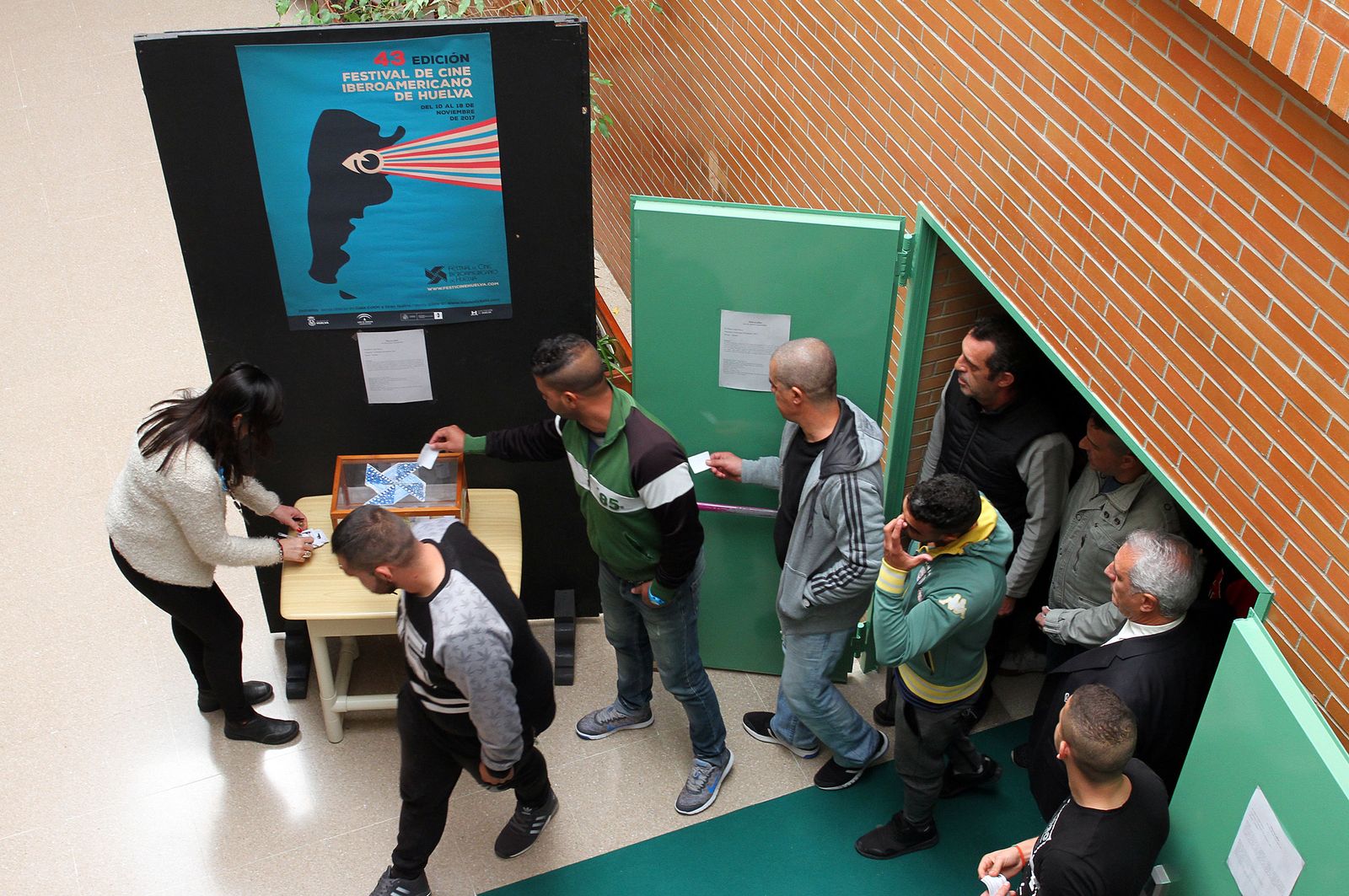 Imágenes de la entrega a Francisco Regueira del Premio Cine y Valores de Huelva Información