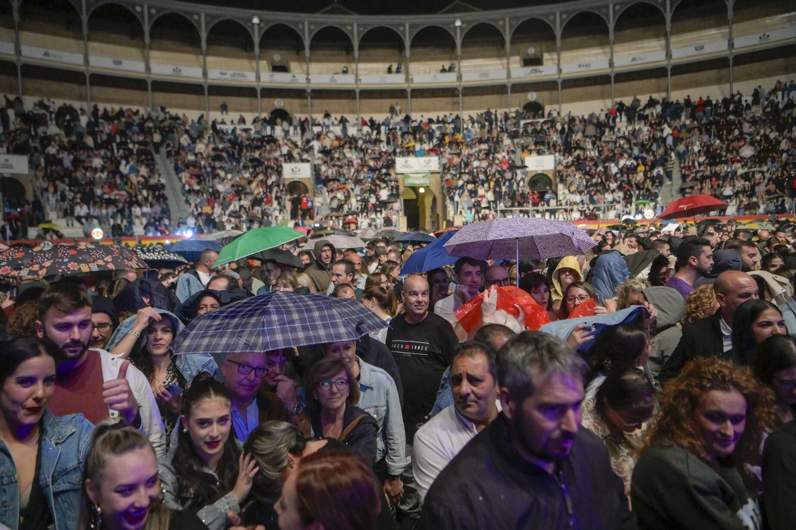 Así fue el concierto, bajo la lluvia, de Los Chichos en Granada