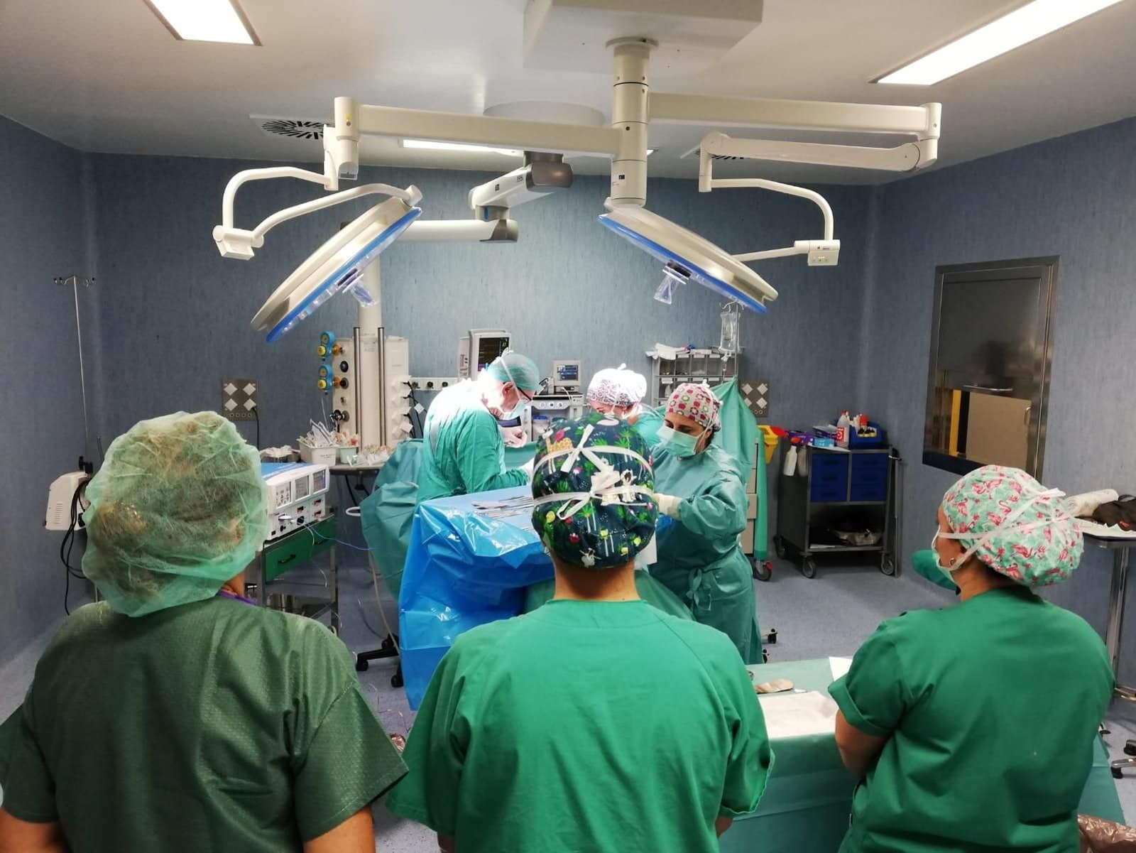 Imagen de una operación  quirúrgica  en un hospital de Huelva.