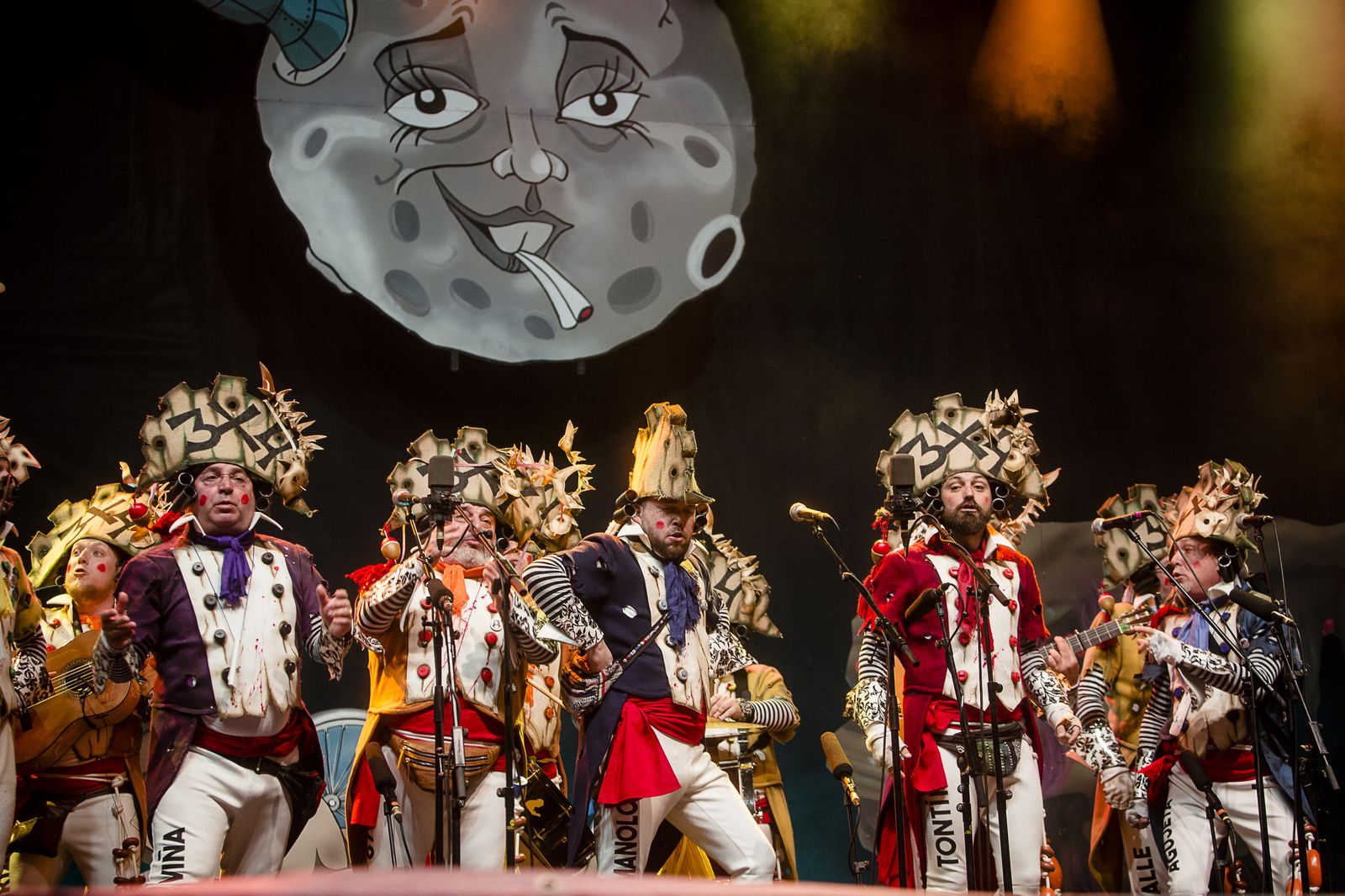 Las imágenes del pregón y la quema del Dios Momo